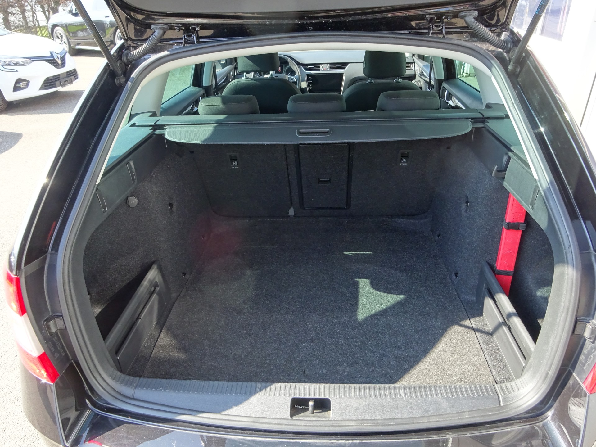 SKODA Octavia Combi 2.0 TDI Soleil 4x4 DSG-image-12