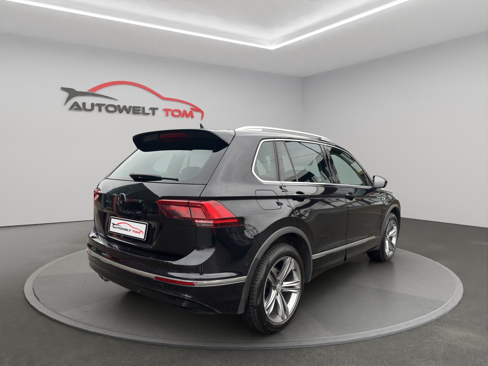 VW Tiguan 2.0TSI Highline R-Line 4Motion DSG-image-4