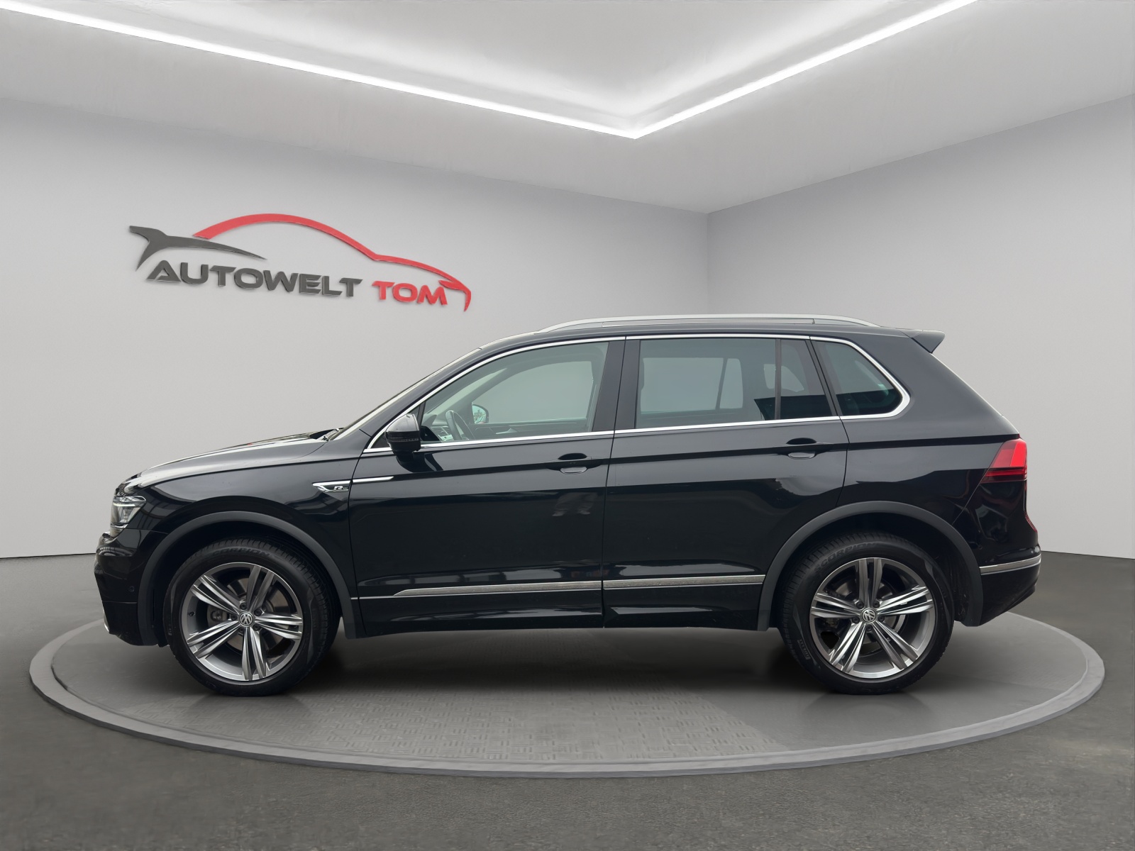 VW Tiguan 2.0TSI Highline R-Line 4Motion DSG-image-1