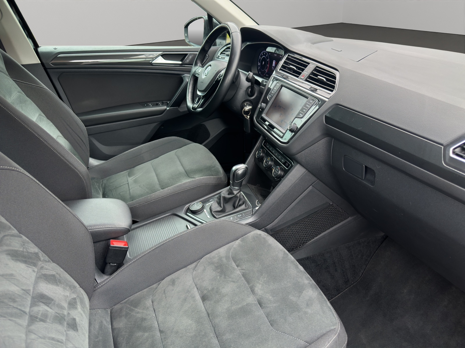 VW Tiguan 2.0TSI Highline R-Line 4Motion DSG-image-11