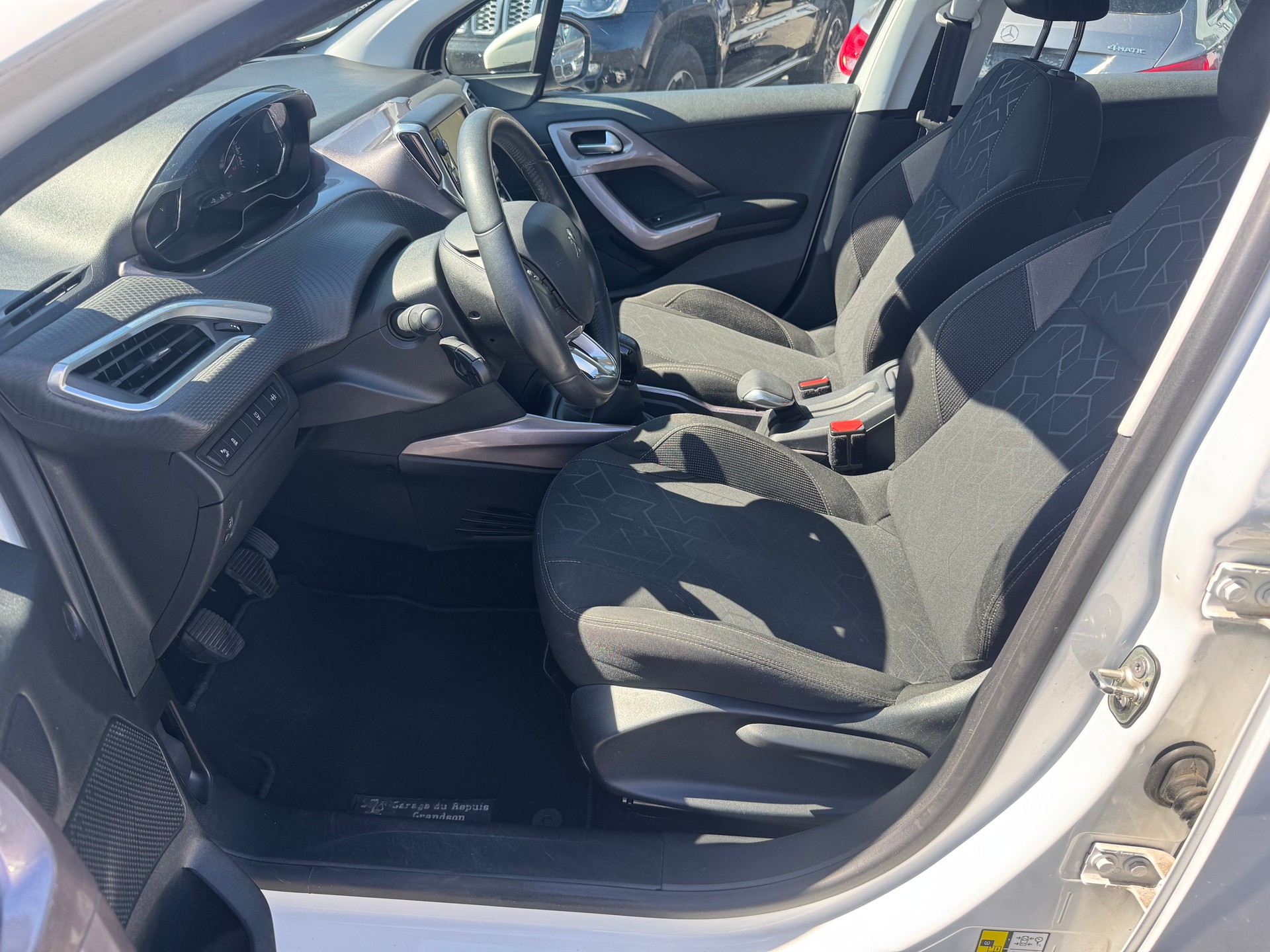 PEUGEOT 2008 1.6 VTI Active-image-8