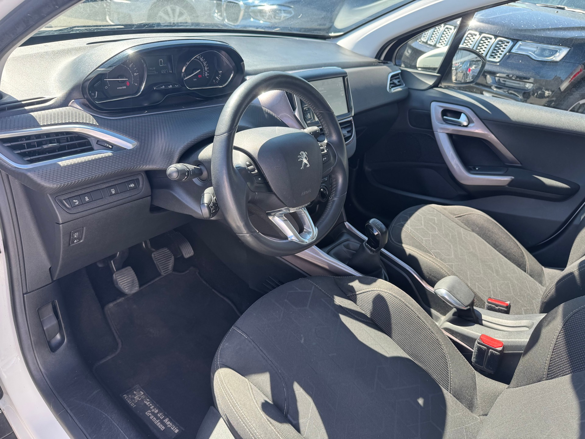 PEUGEOT 2008 1.6 VTI Active-image-10