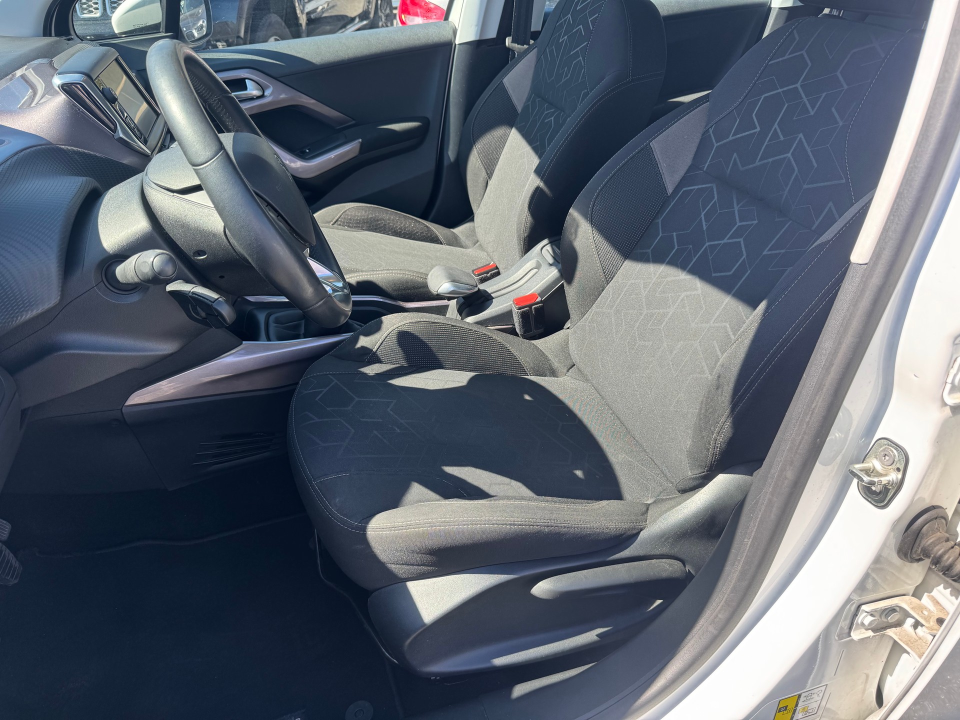 PEUGEOT 2008 1.6 VTI Active-image-9