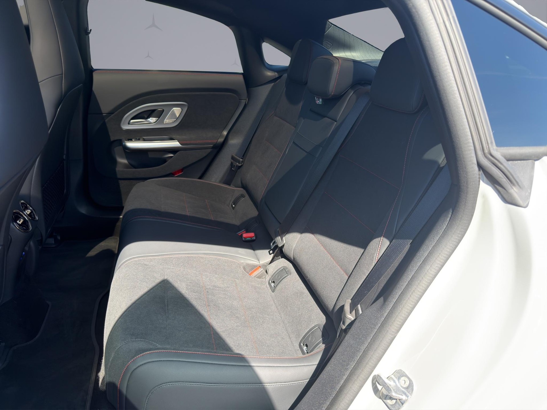 MERCEDES-BENZ CLA 350 AMG Line 4matic-image-9