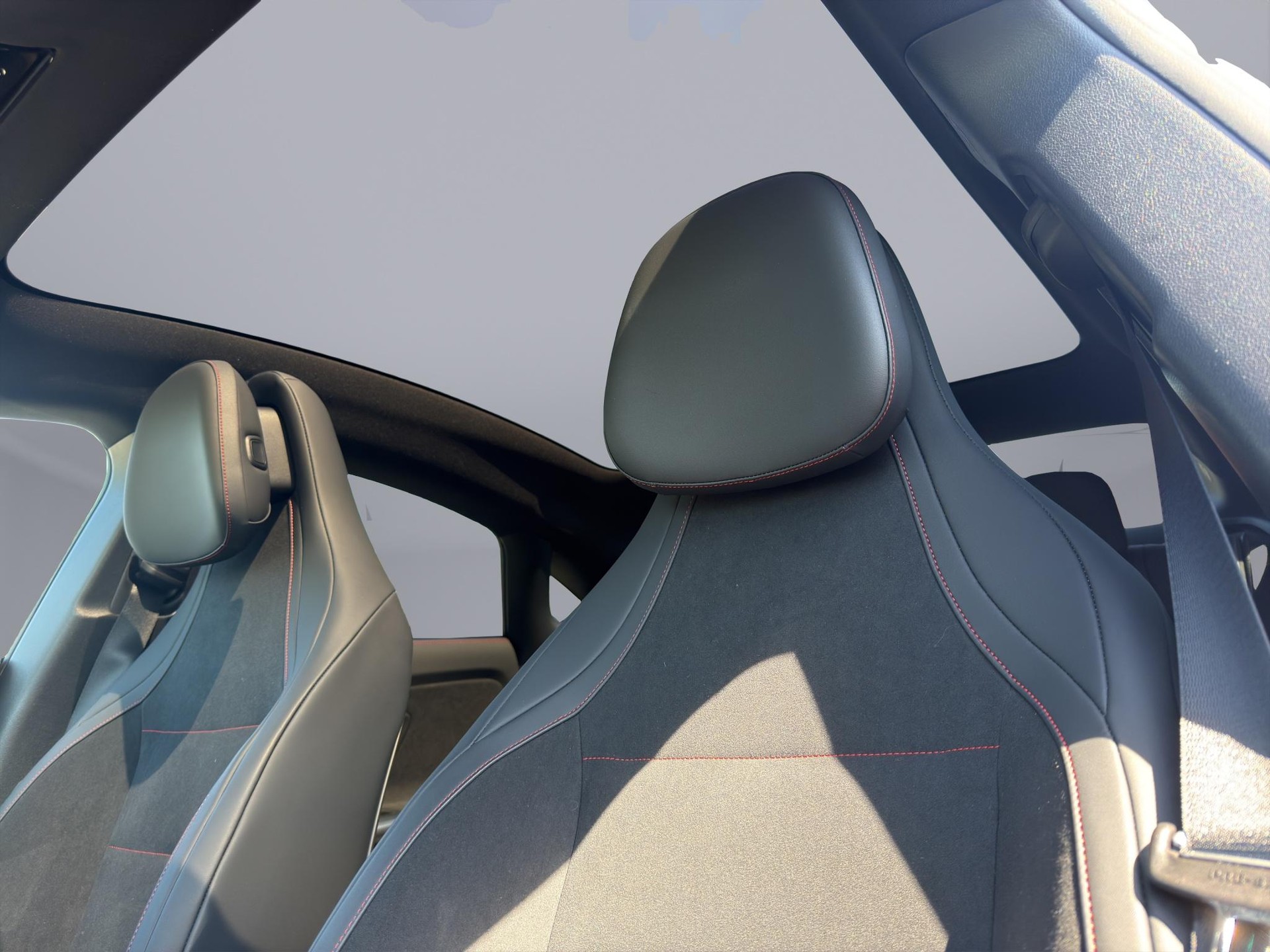 MERCEDES-BENZ CLA 350 AMG Line 4matic-image-10