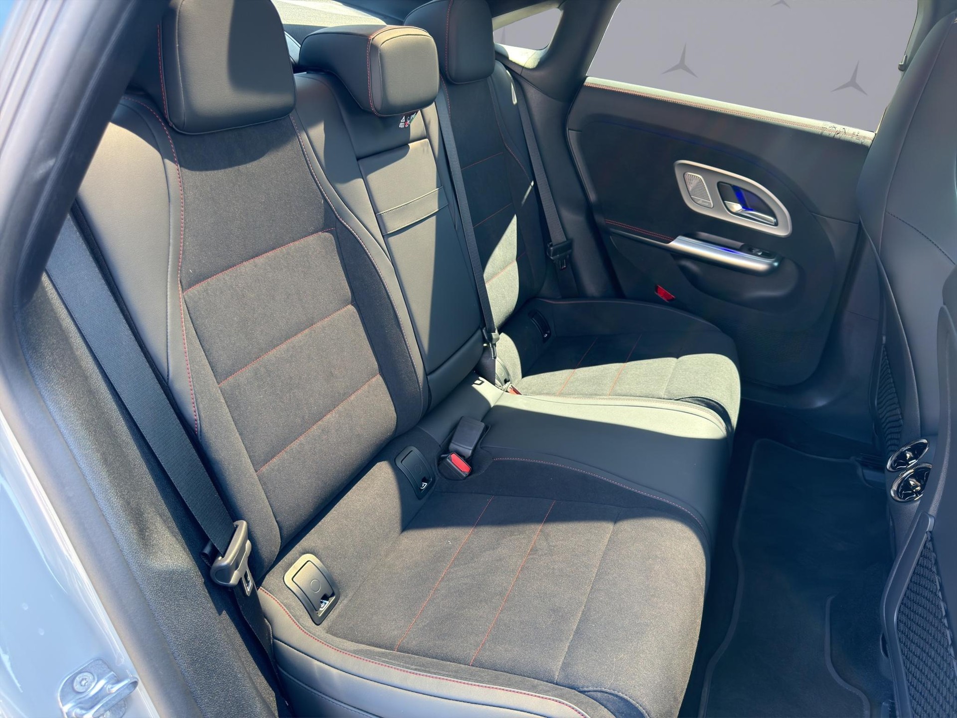 MERCEDES-BENZ CLA 350 AMG Line 4matic-image-16
