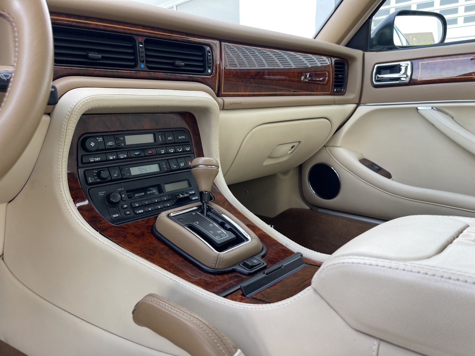 DAIMLER 4.0 Six-image-10