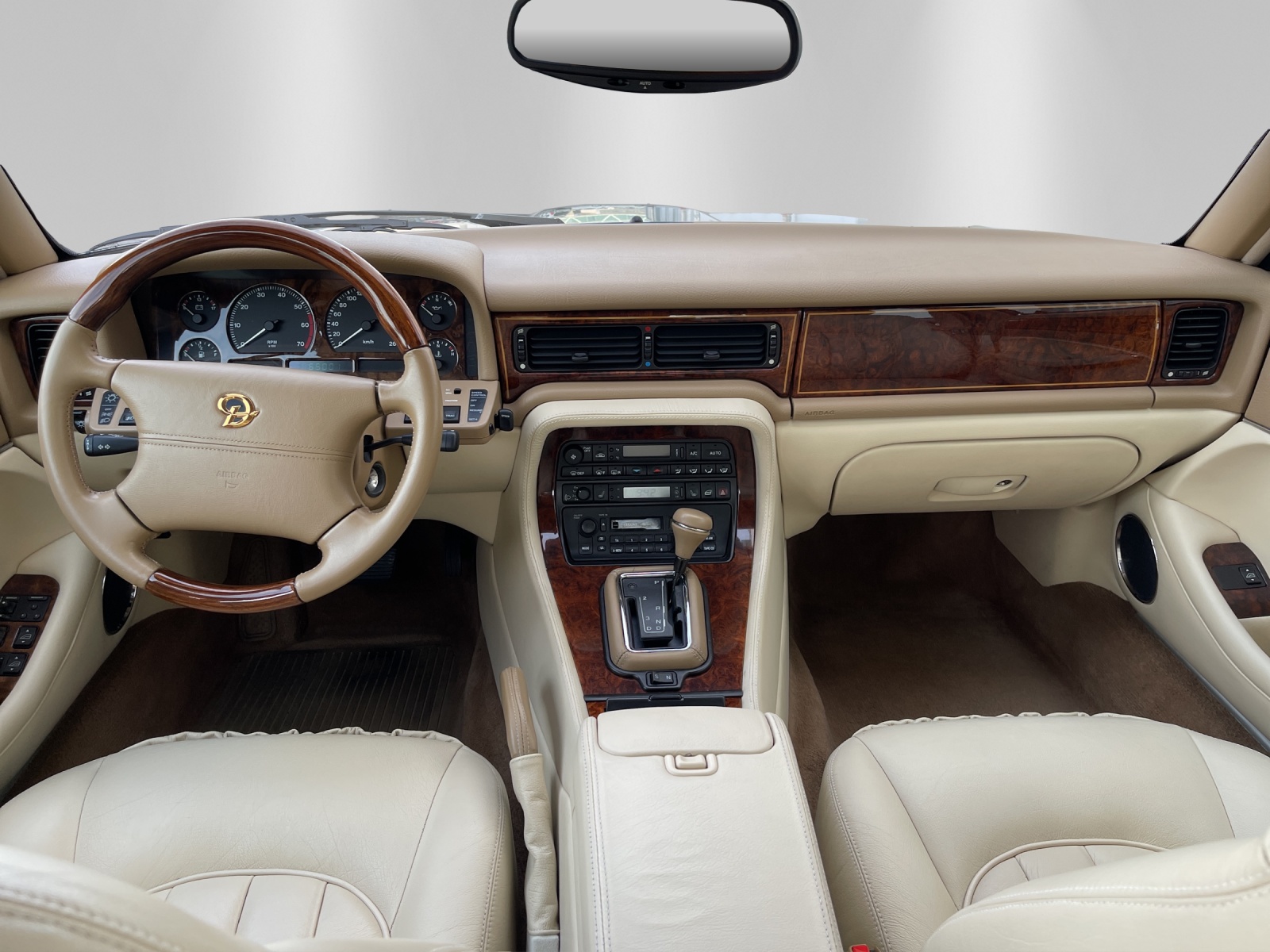 DAIMLER 4.0 Six-image-11