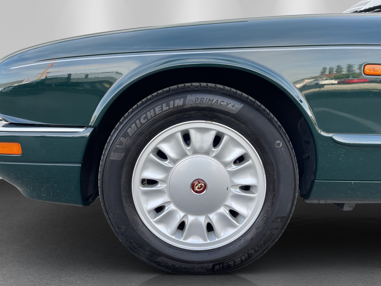 DAIMLER 4.0 Six-image-5