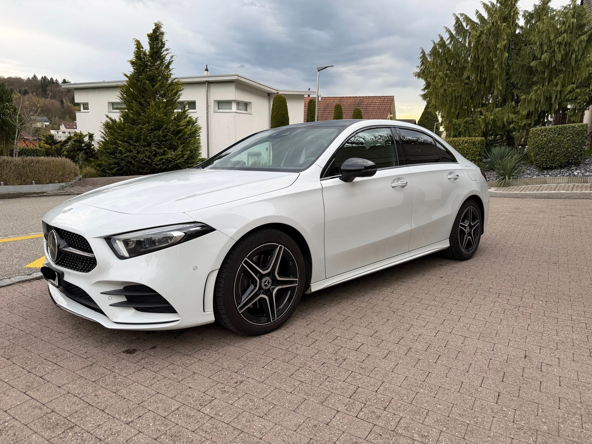 MERCEDES-BENZ A 220 d AMG Line 8G-DCT-image-9