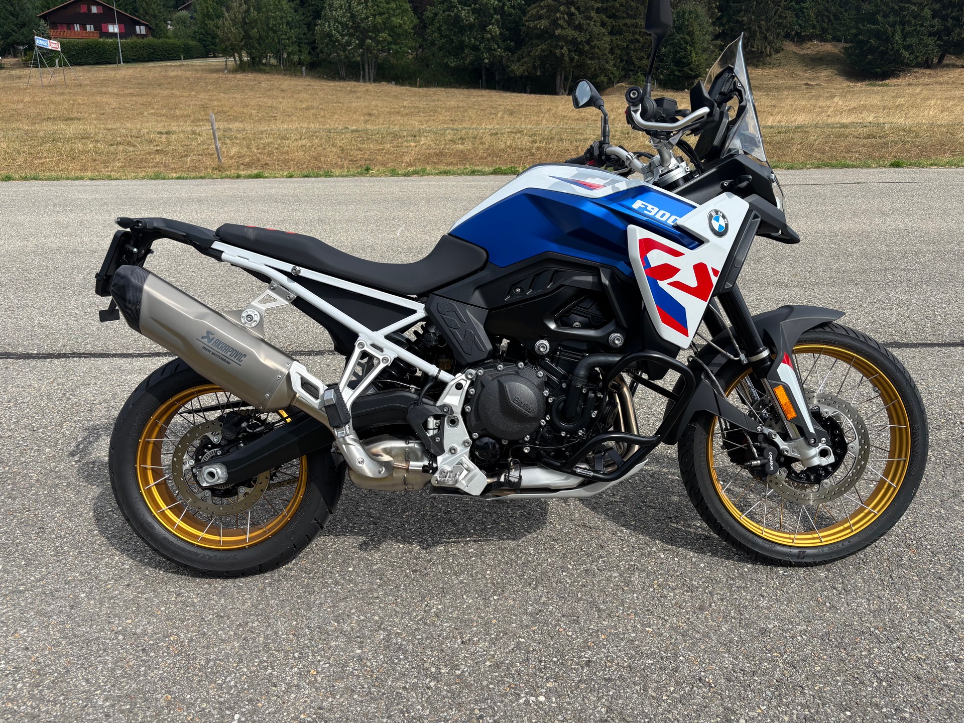 BMW F 900 GS-image-1