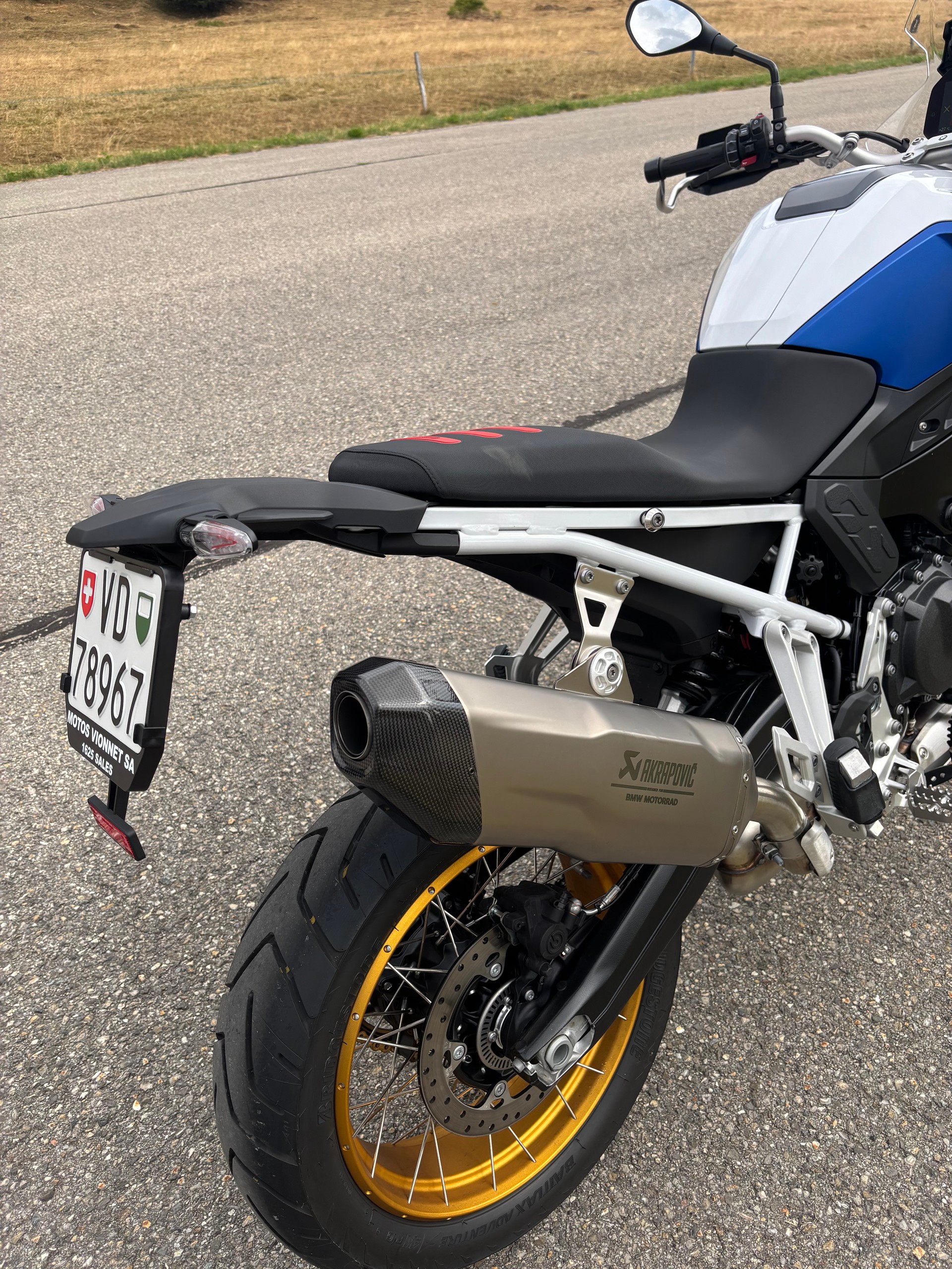 BMW F 900 GS-image-3