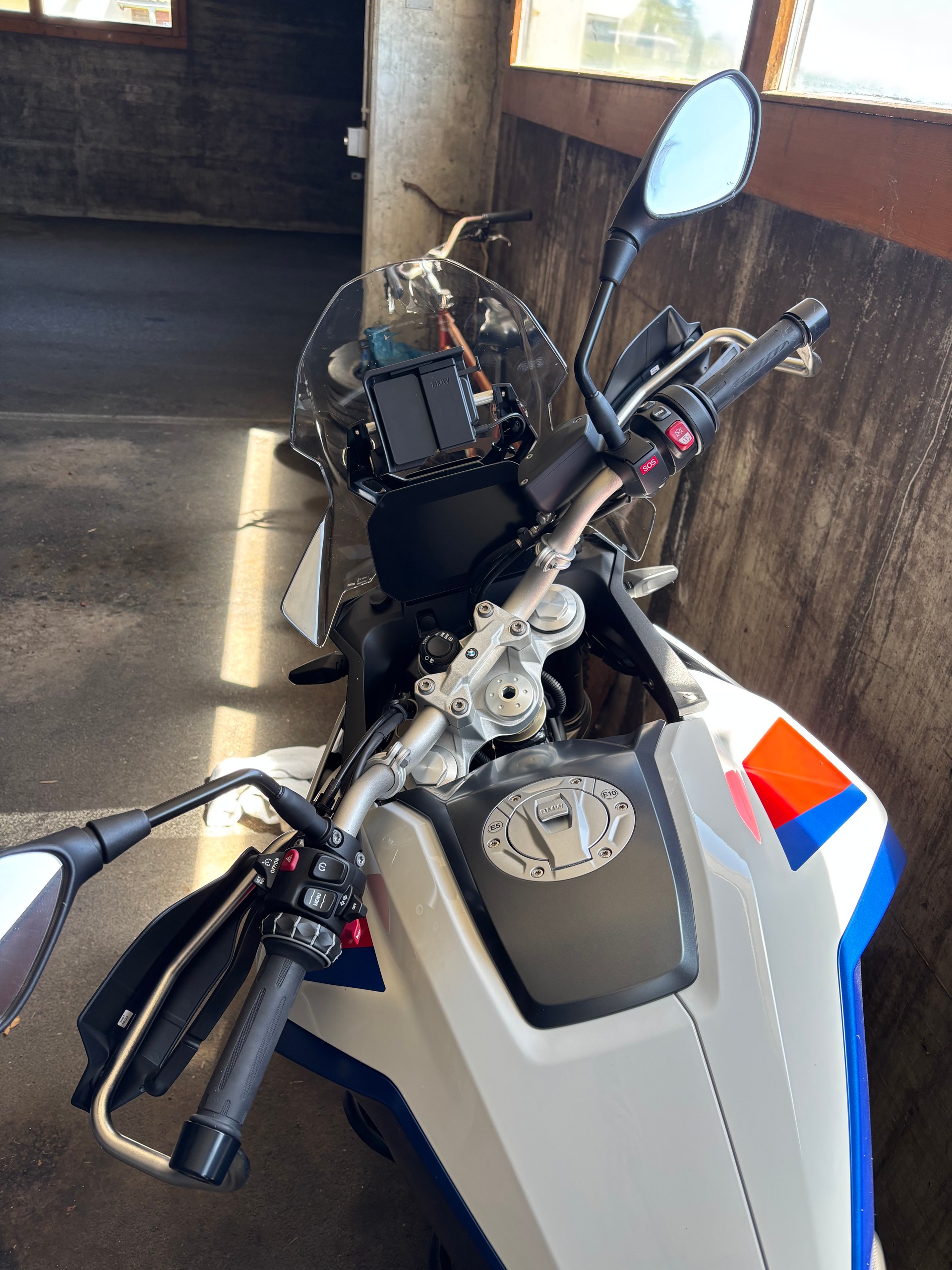 BMW F 900 GS-image-1