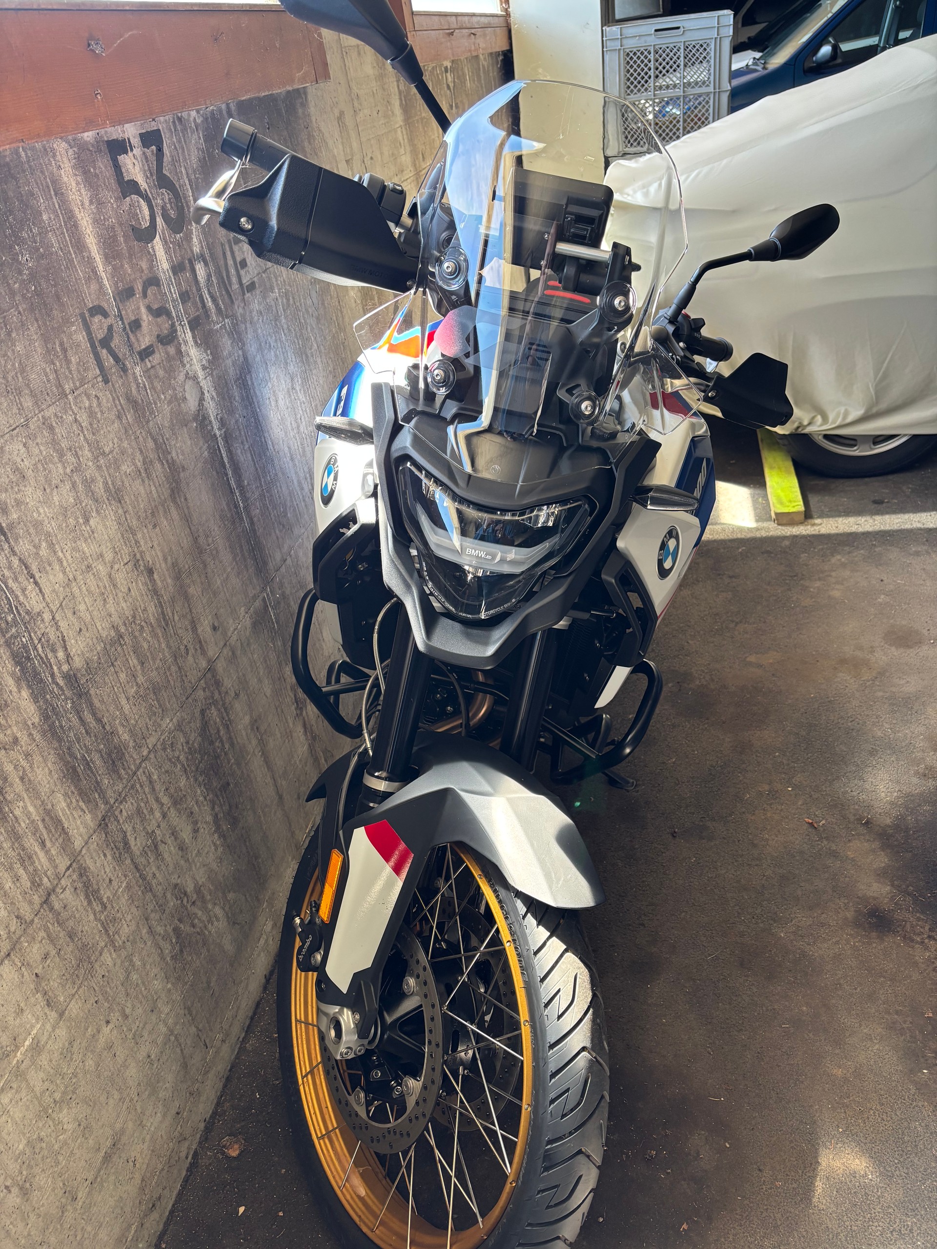 BMW F 900 GS-image-4