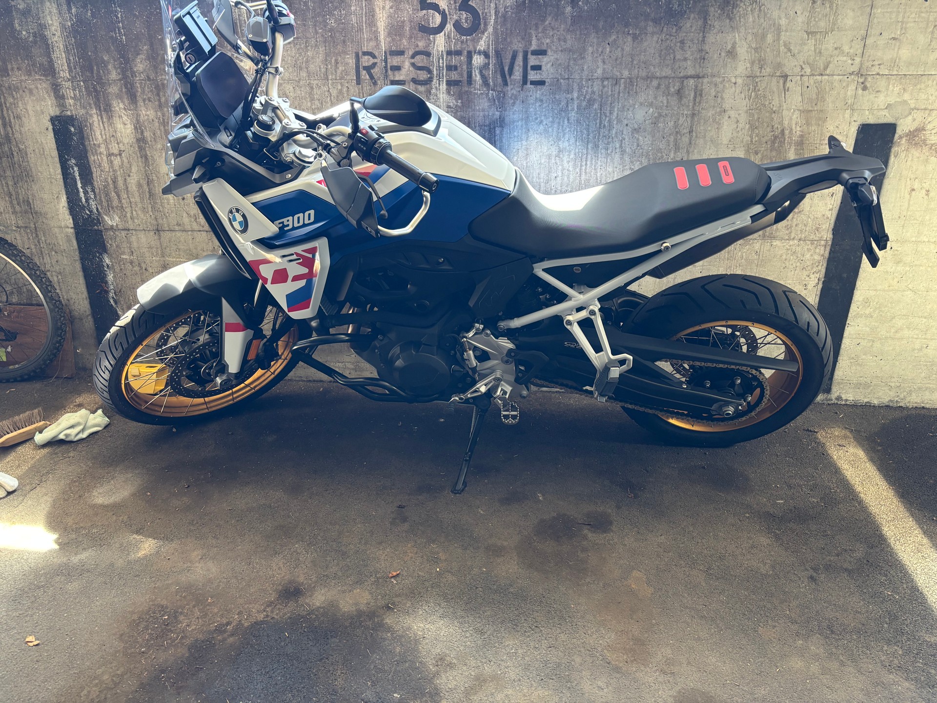 BMW F 900 GS-image-5