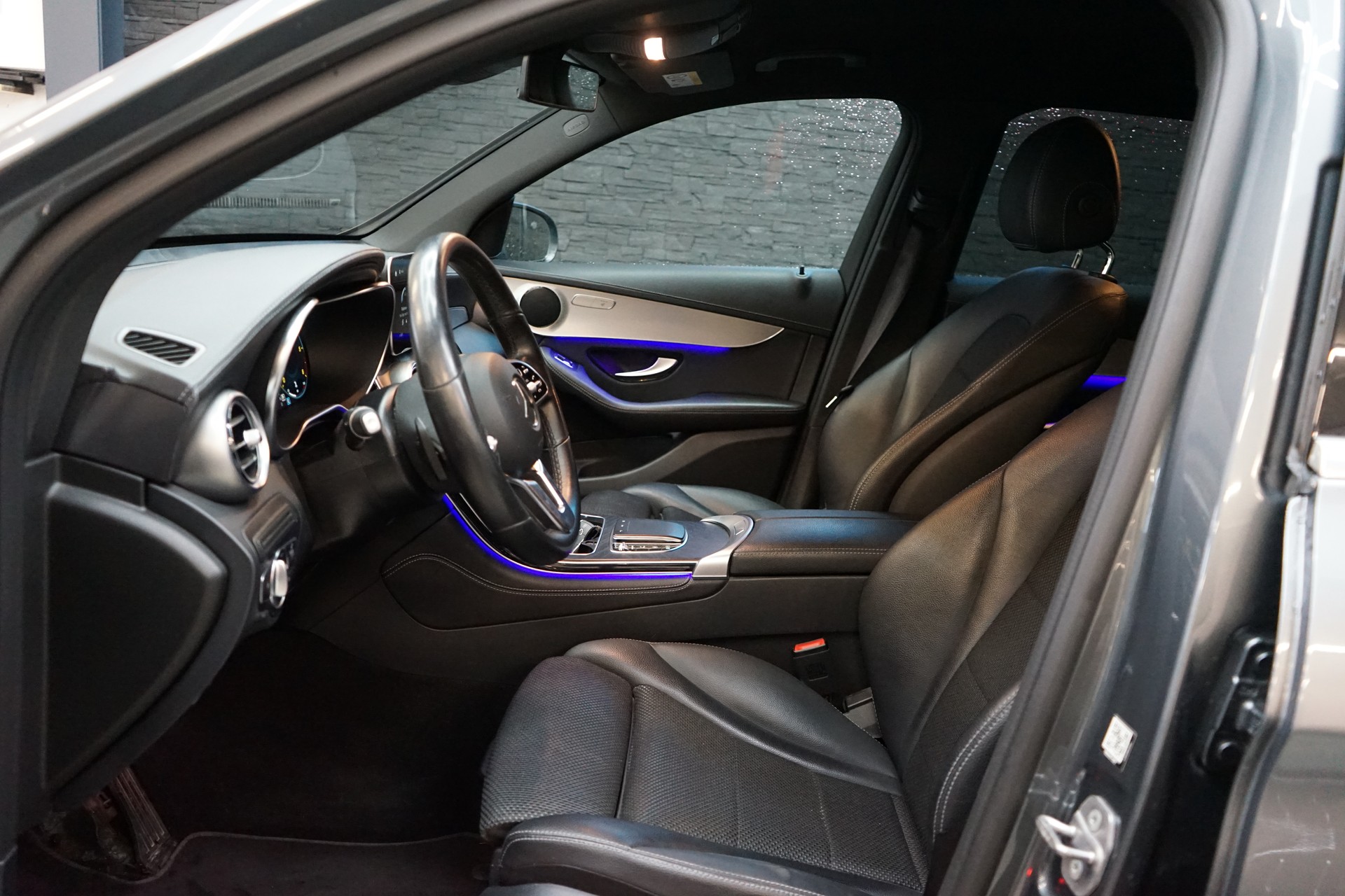 MERCEDES-BENZ GLC 220 d AMG Line 4Matic 9G-Tronic-showroom-element-3