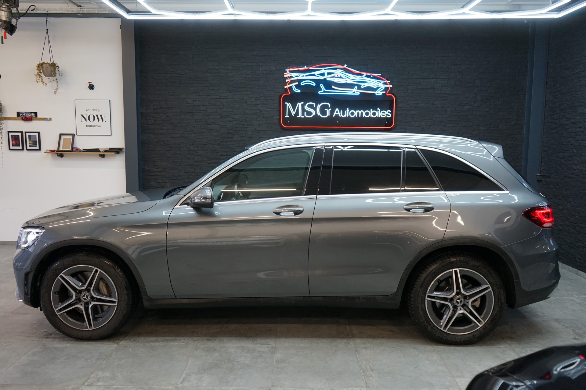 MERCEDES-BENZ GLC 220 d AMG Line 4Matic 9G-Tronic-showroom-element-1