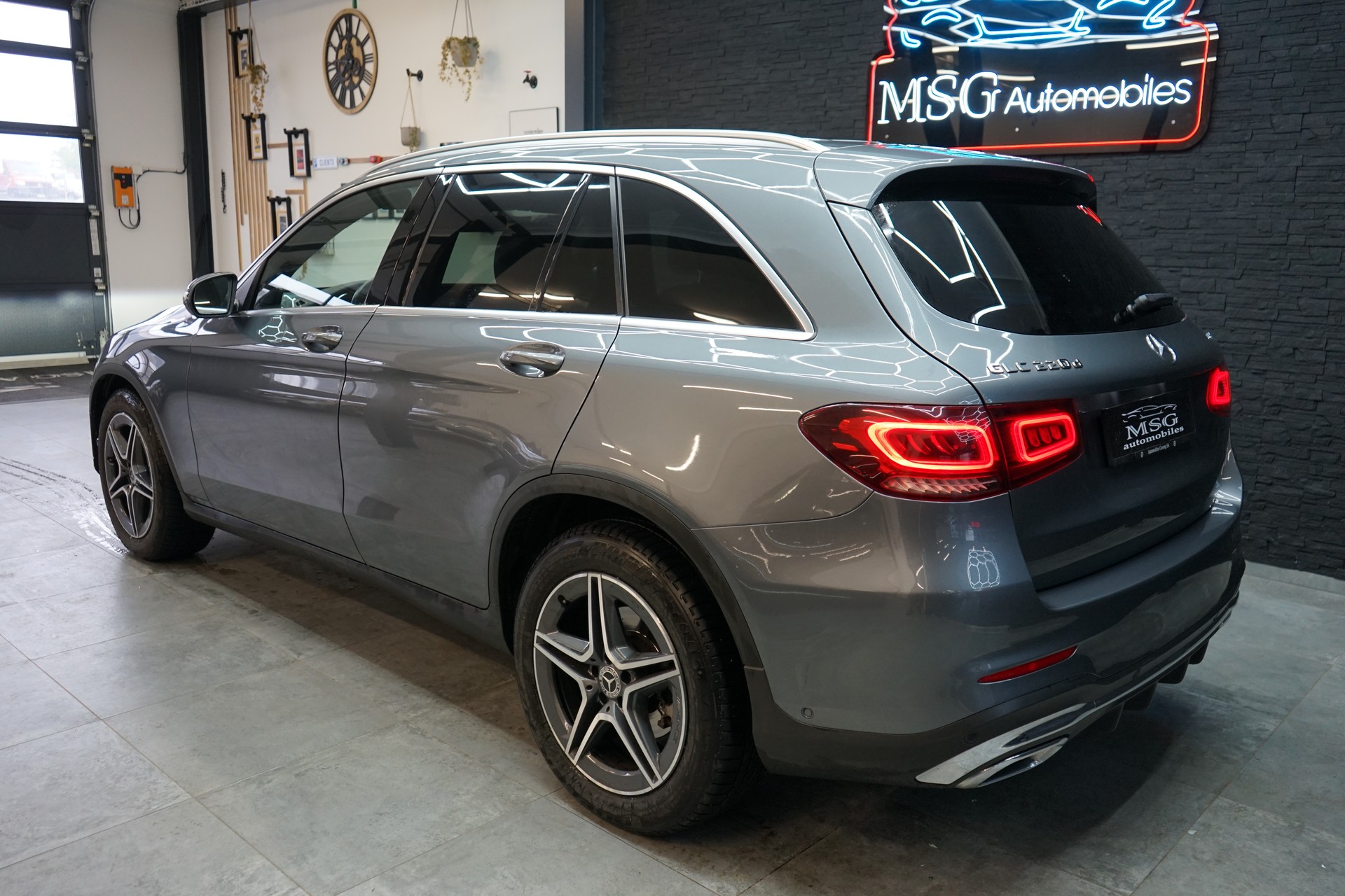MERCEDES-BENZ GLC 220 d AMG Line 4Matic 9G-Tronic-showroom-element-2