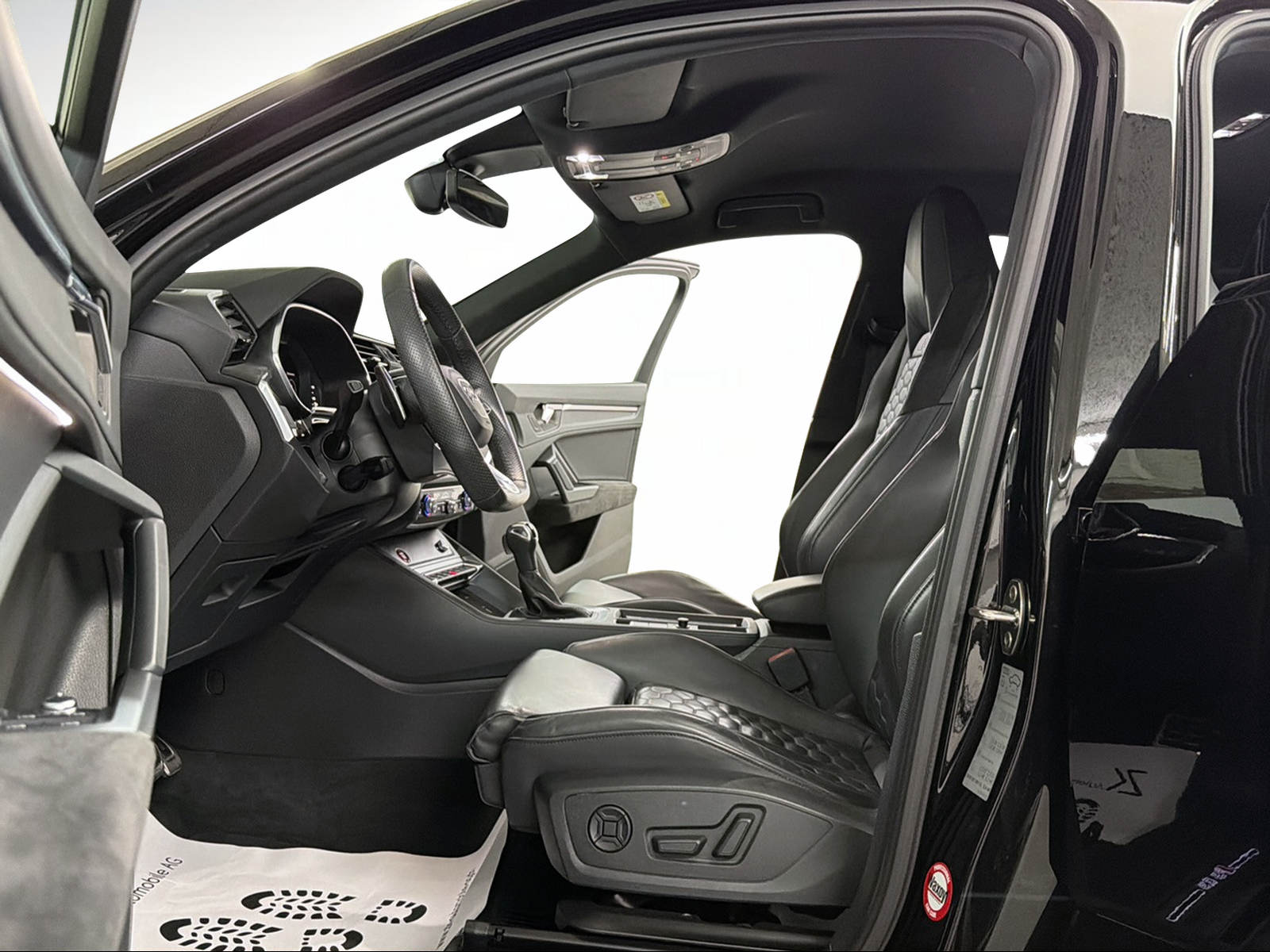 AUDI RS Q3 Sportback Midnight Black quattro S tronic / Kamera / RS-Abgasanlage / Komfortschlüssel / RS-Sportsitze / B&O Sound /-image-5