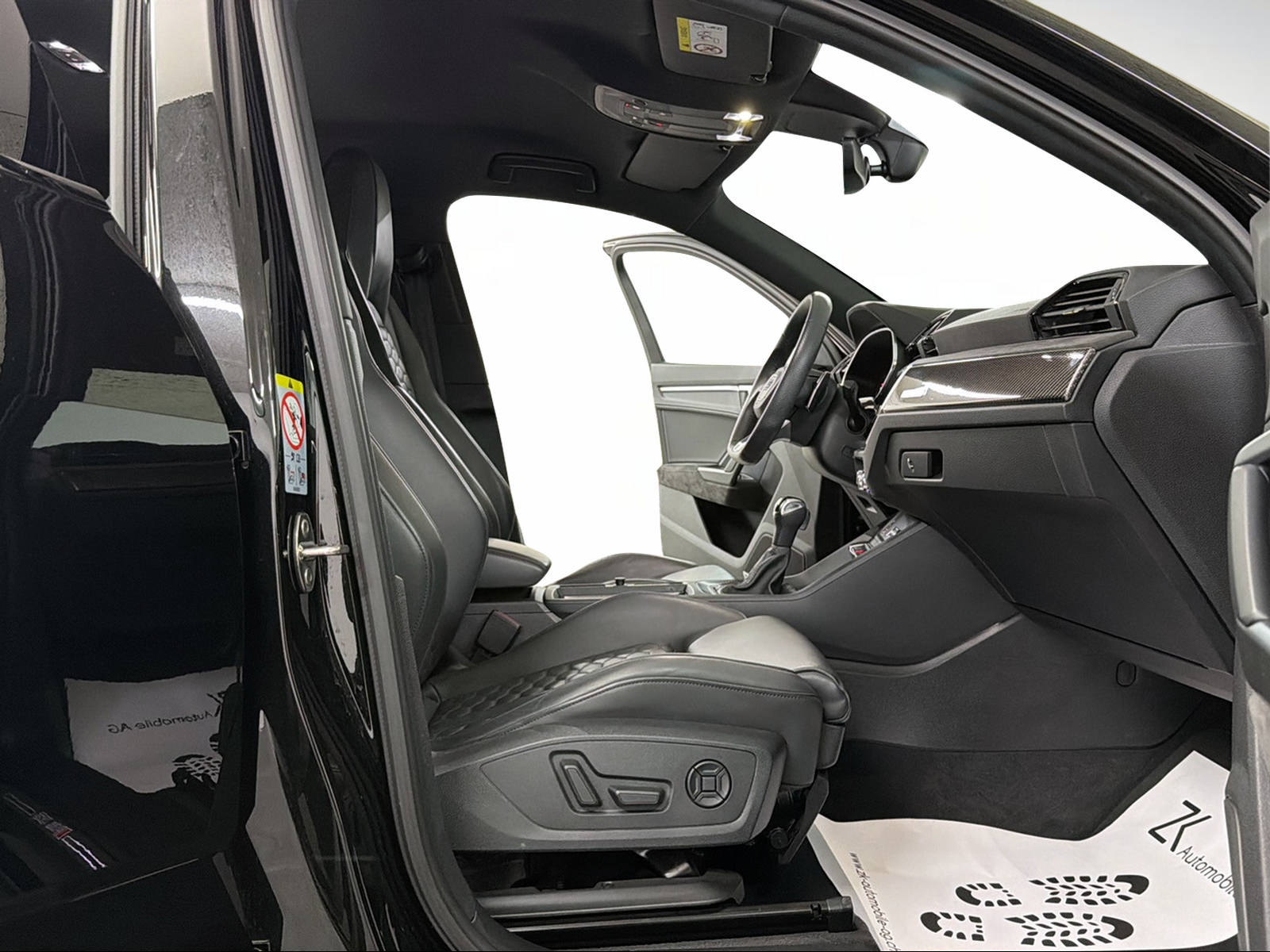 AUDI RS Q3 Sportback Midnight Black quattro S tronic / Kamera / RS-Abgasanlage / Komfortschlüssel / RS-Sportsitze / B&O Sound /-image-9