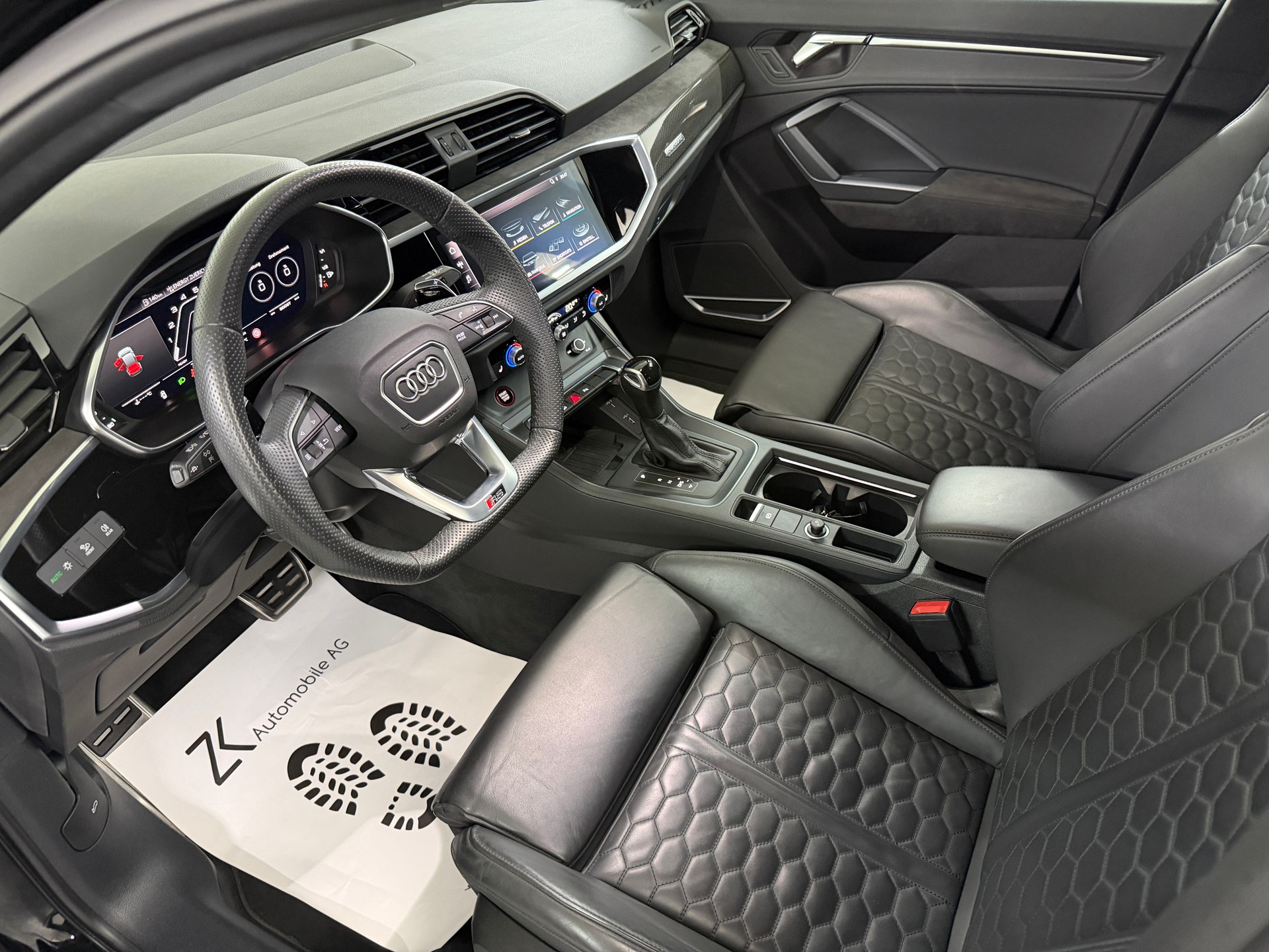 AUDI RS Q3 Sportback Midnight Black quattro S tronic / Kamera / RS-Abgasanlage / Komfortschlüssel / RS-Sportsitze / B&O Sound /-image-6