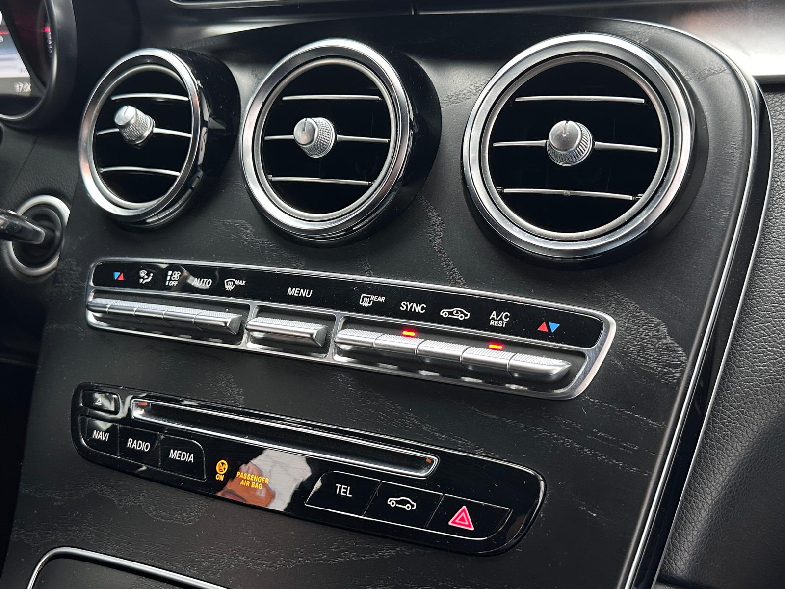 MERCEDES-BENZ GLC 250 d AMG Line 4Matic 9G-Tronic-image-19