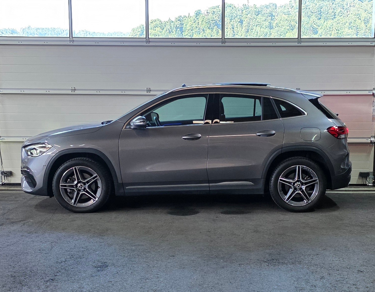MERCEDES-BENZ GLA 250e AMG Line 8G-DCT *Bremsassistent/Spurhalteassisten*Panoramadach*Ambientebeleuchtung*Sitzheizung*Rückfahrkamera*-showroom-element-1