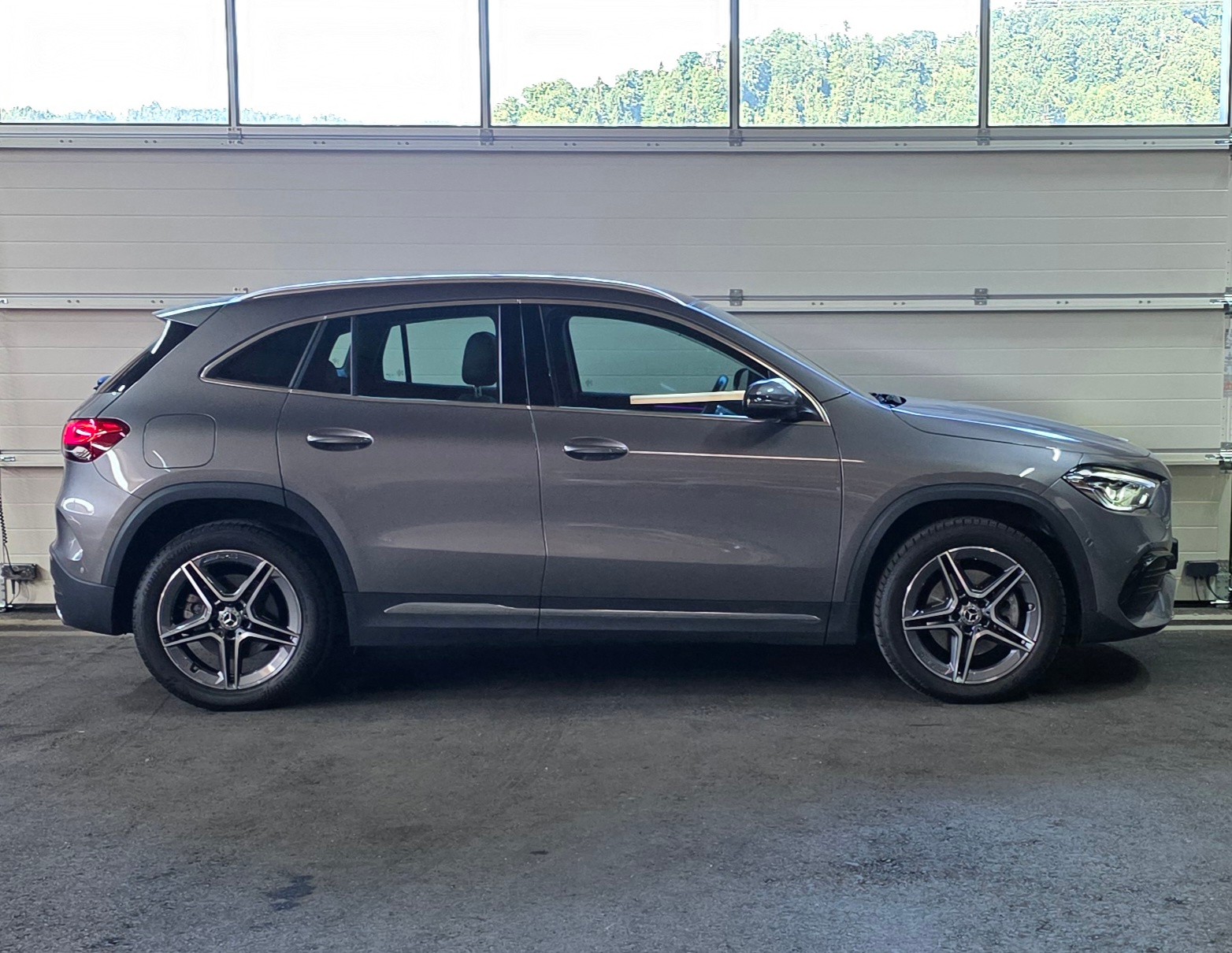 MERCEDES-BENZ GLA 250e AMG Line 8G-DCT *Bremsassistent/Spurhalteassisten*Panoramadach*Ambientebeleuchtung*Sitzheizung*Rückfahrkamera*-image-5