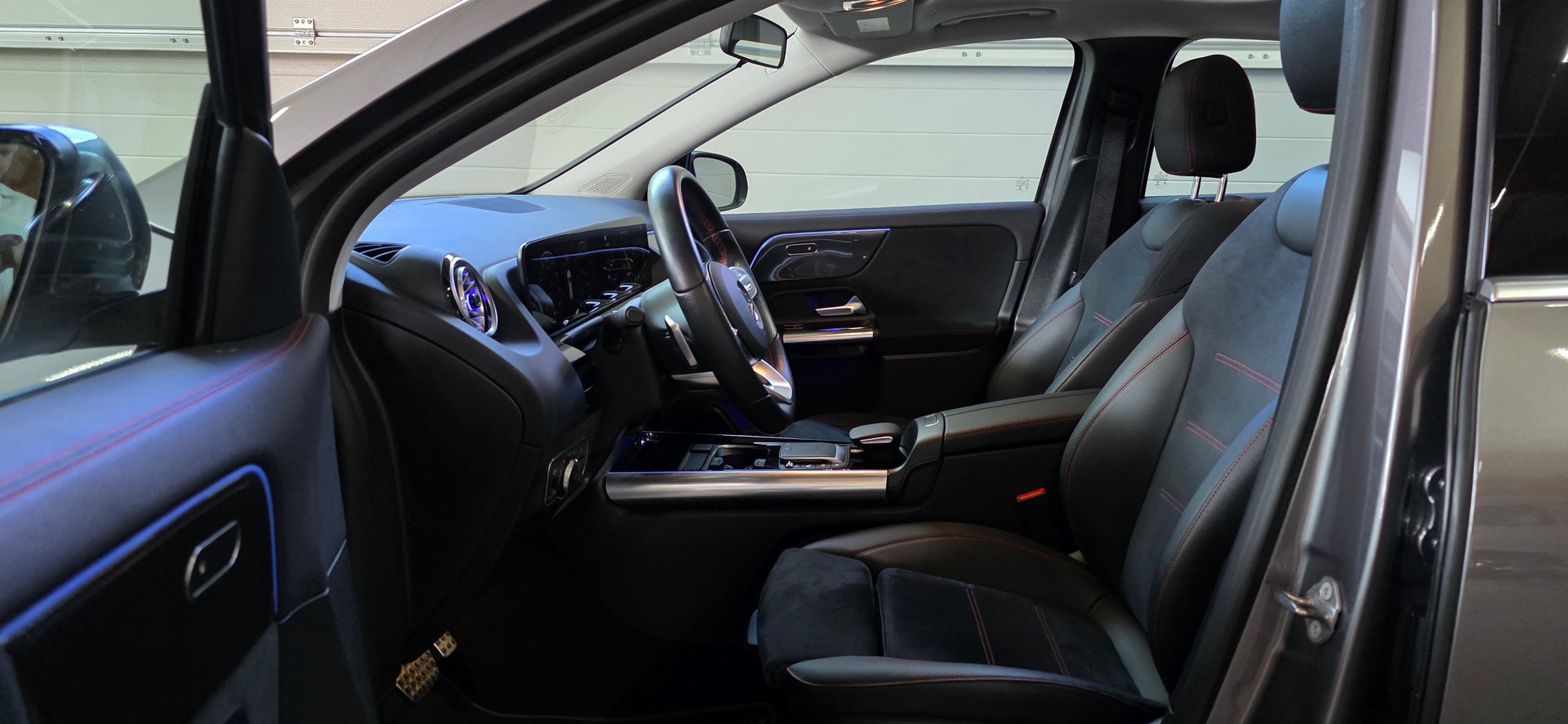 MERCEDES-BENZ GLA 250e AMG Line 8G-DCT *Bremsassistent/Spurhalteassisten*Panoramadach*Ambientebeleuchtung*Sitzheizung*Rückfahrkamera*-image-8