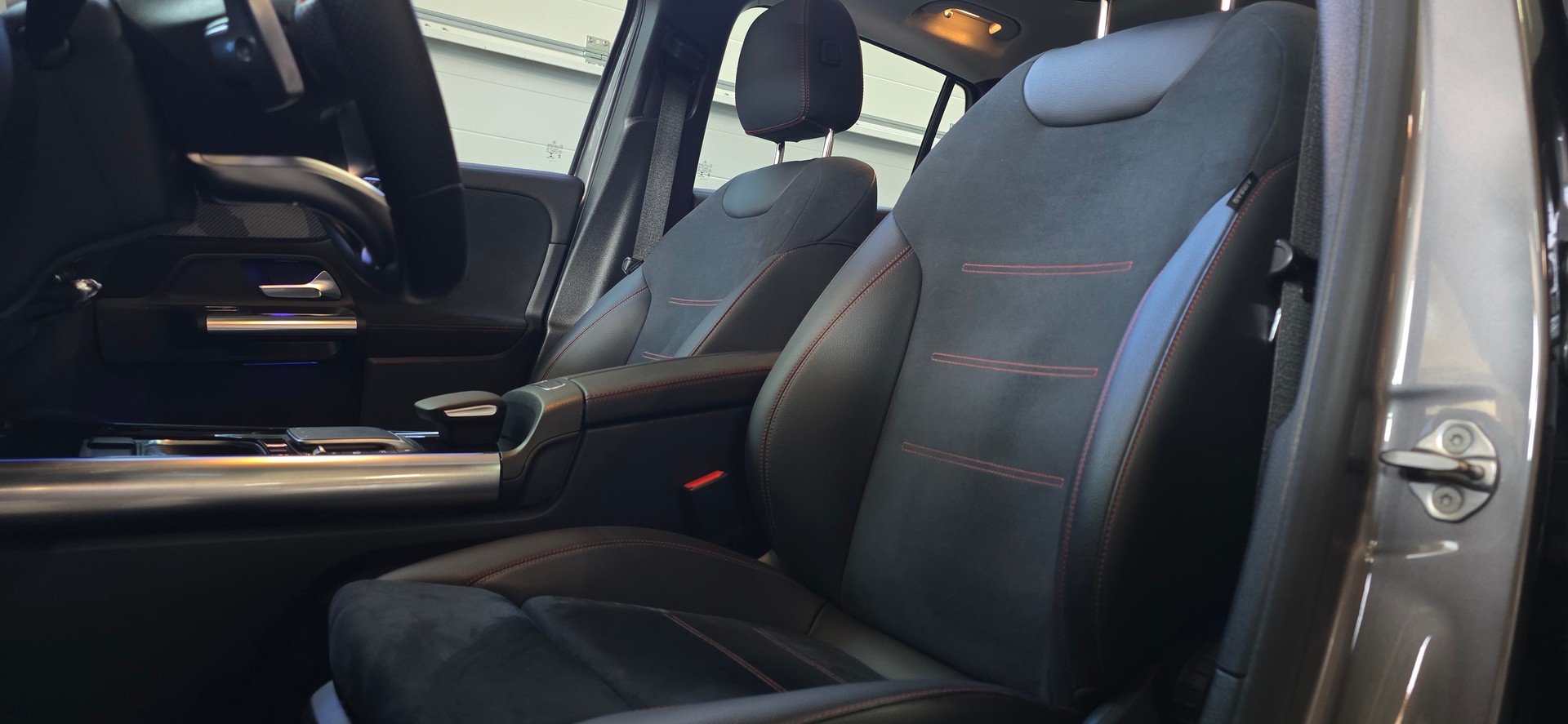 MERCEDES-BENZ GLA 250e AMG Line 8G-DCT *Bremsassistent/Spurhalteassisten*Panoramadach*Ambientebeleuchtung*Sitzheizung*Rückfahrkamera*-image-9