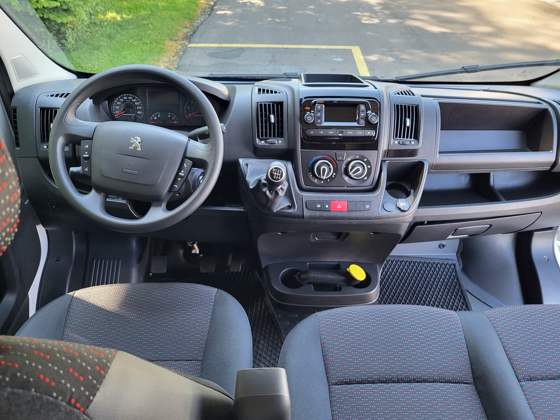 PEUGEOT Boxer 2.2 HDI 335 L2H2-image-9