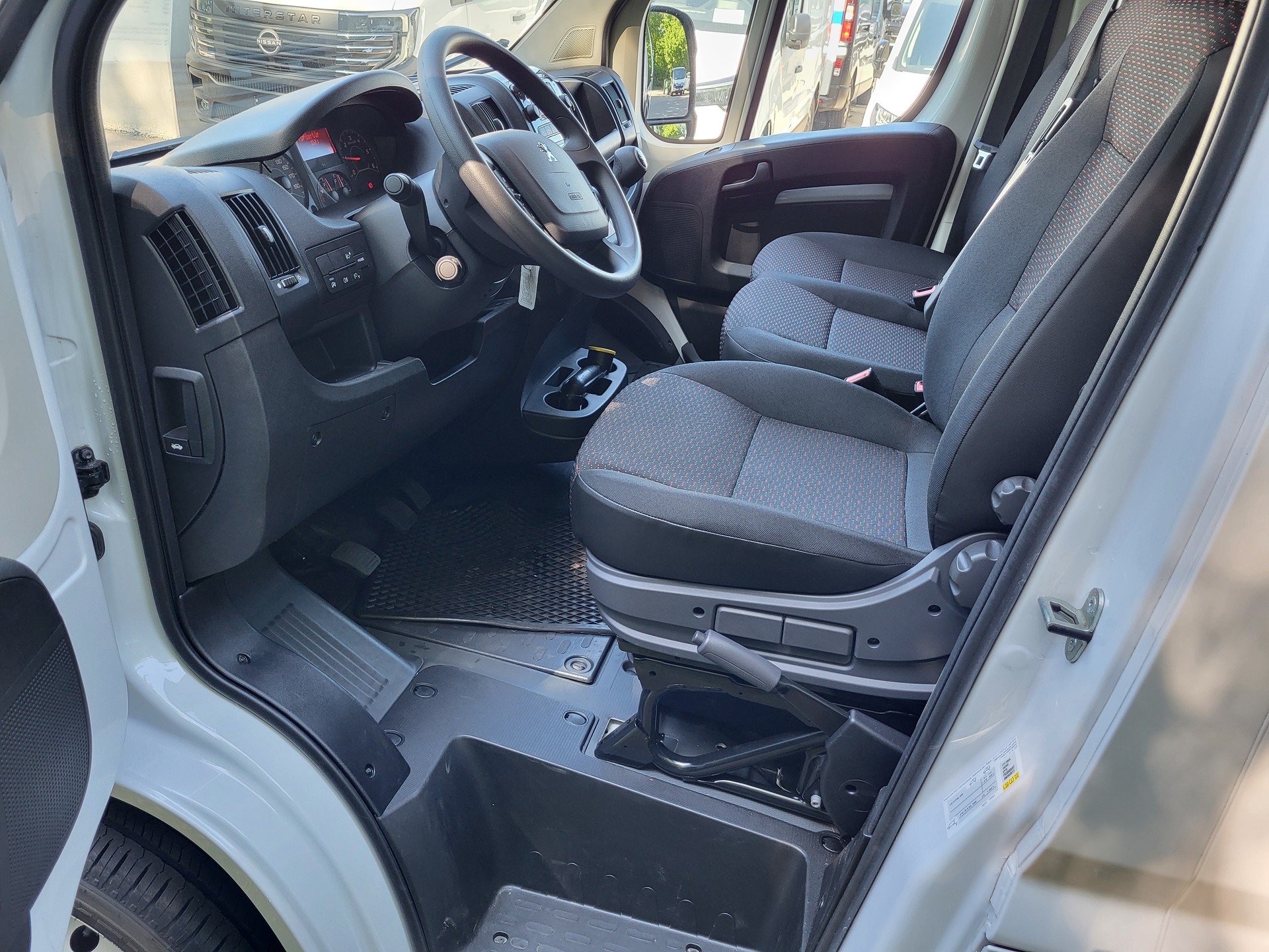 PEUGEOT Boxer 2.2 HDI 335 L2H2-image-5
