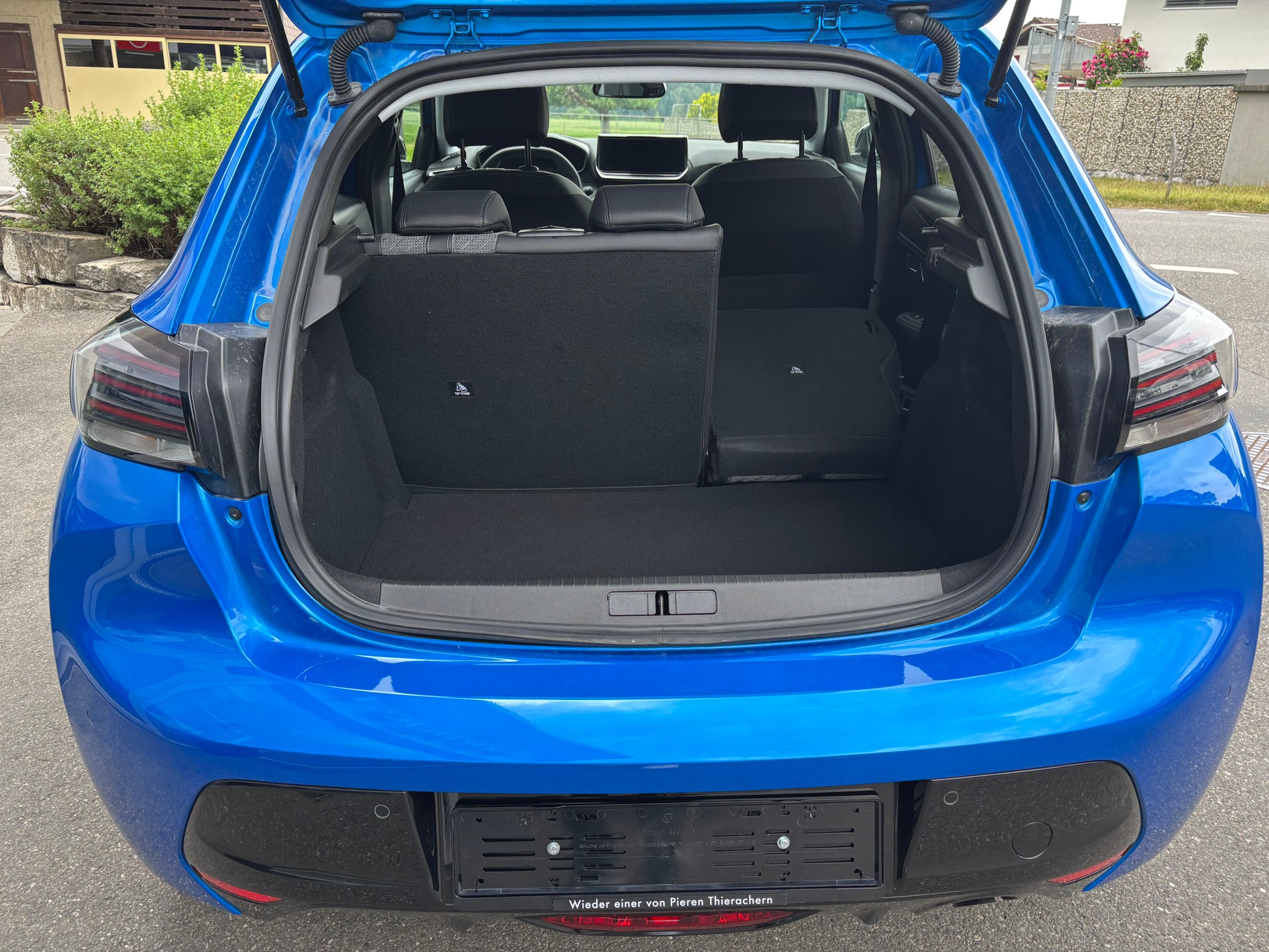 PEUGEOT 208 1.2 MHEV 110 Allure-image-5