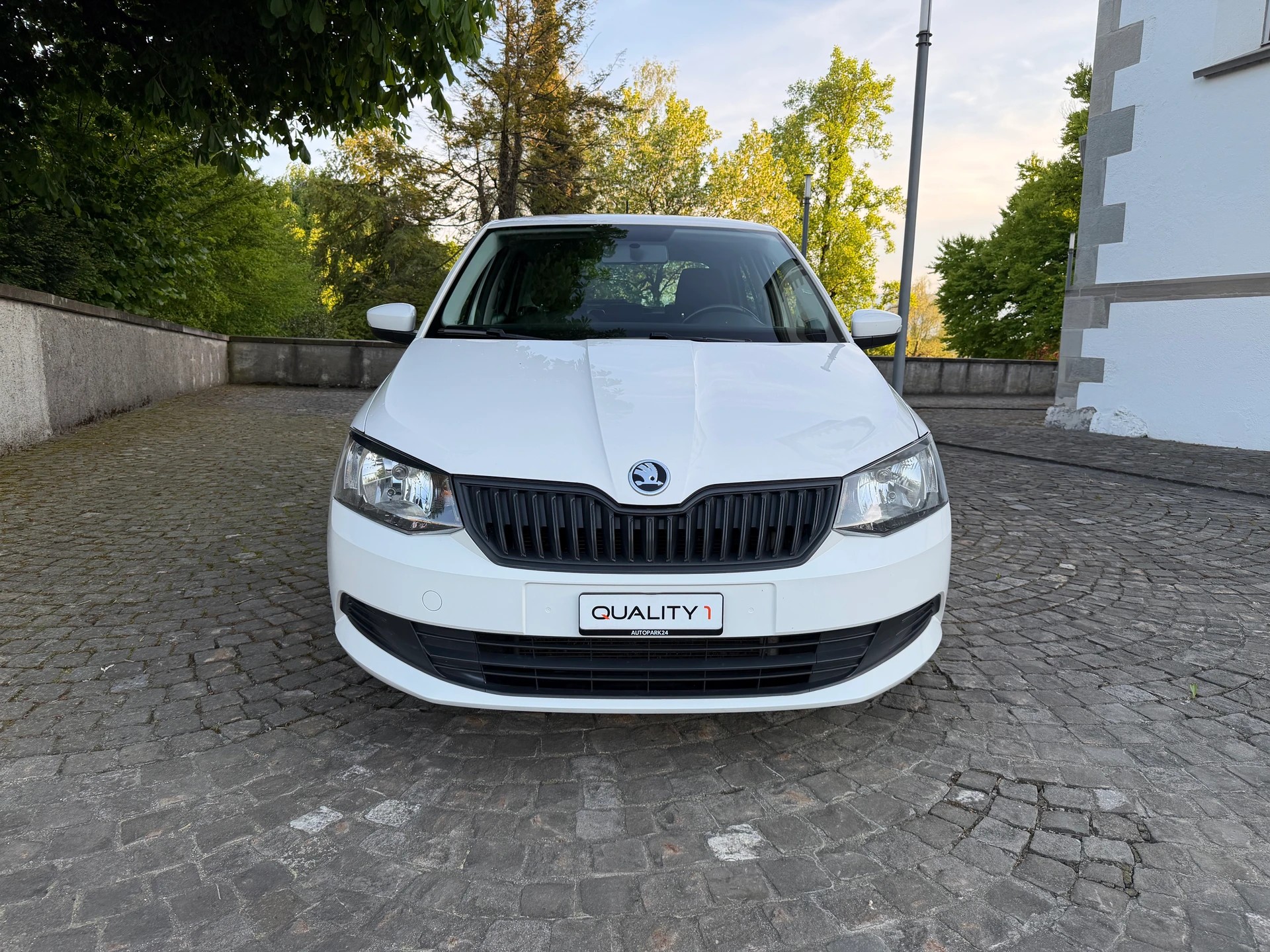SKODA Fabia 1.0 Active / Ab MFK / Service gepflegt bei Skoda / 36 Monate Garantie exkl. / 8 Fach / Klima / DAB-image-1