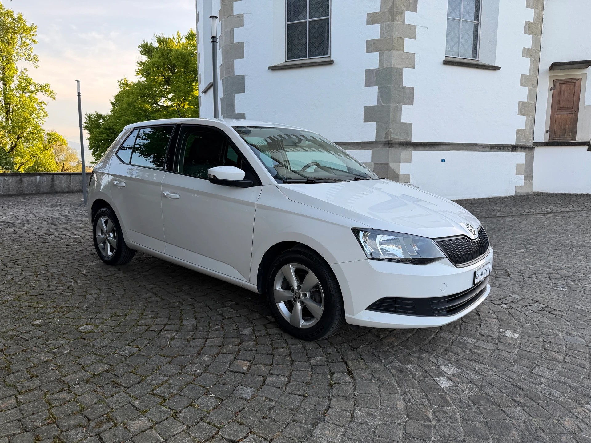 SKODA Fabia 1.0 Active / Ab MFK / Service gepflegt bei Skoda / 36 Monate Garantie exkl. / 8 Fach / Klima / DAB-image-3