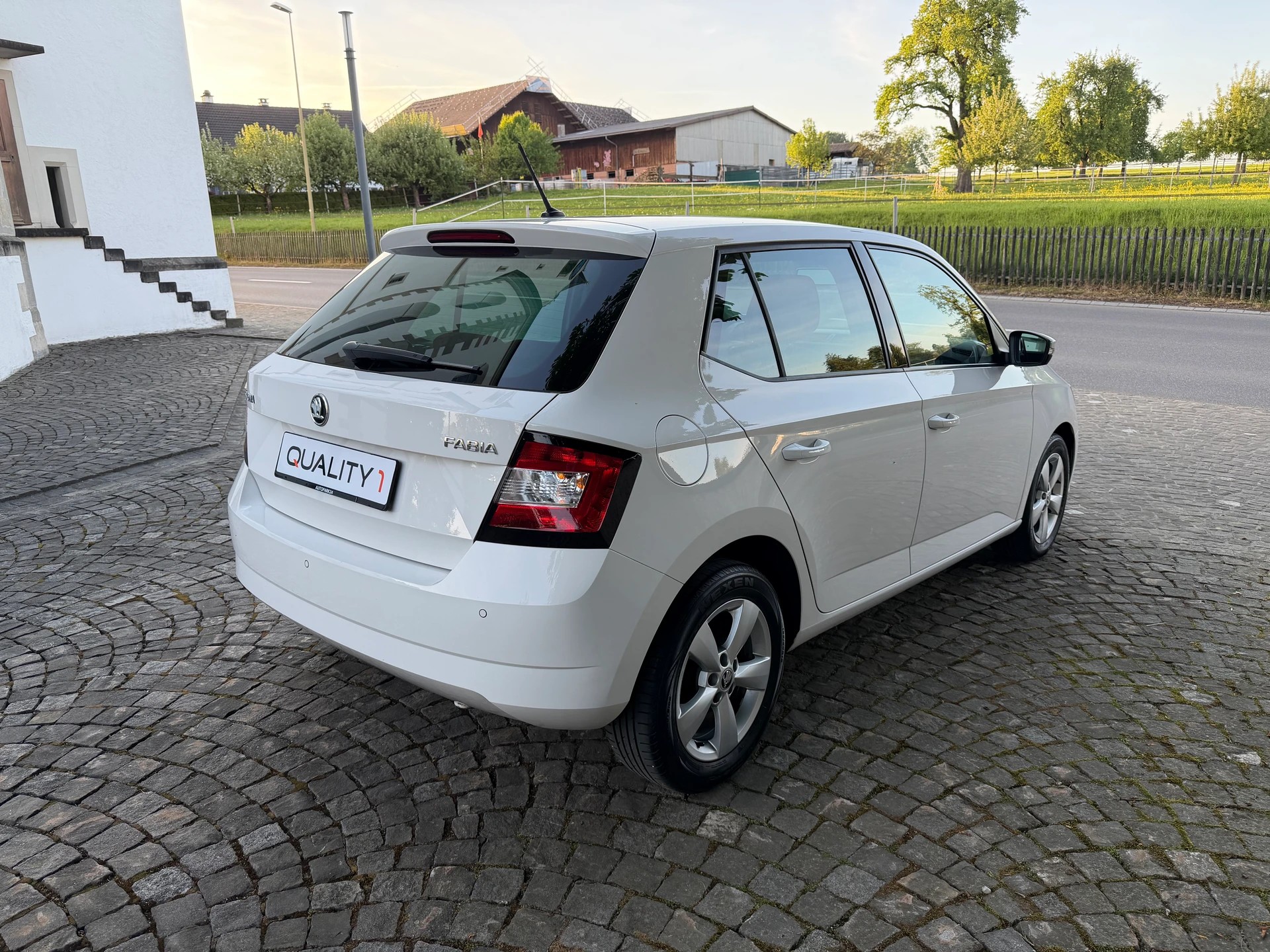 SKODA Fabia 1.0 Active / Ab MFK / Service gepflegt bei Skoda / 36 Monate Garantie exkl. / 8 Fach / Klima / DAB-image-5