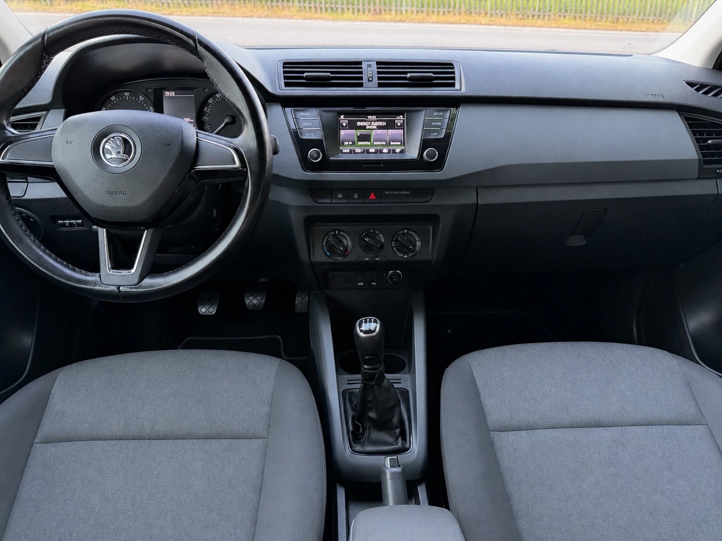 SKODA Fabia 1.0 Active / Ab MFK / Service gepflegt bei Skoda / 36 Monate Garantie exkl. / 8 Fach / Klima / DAB-image-12