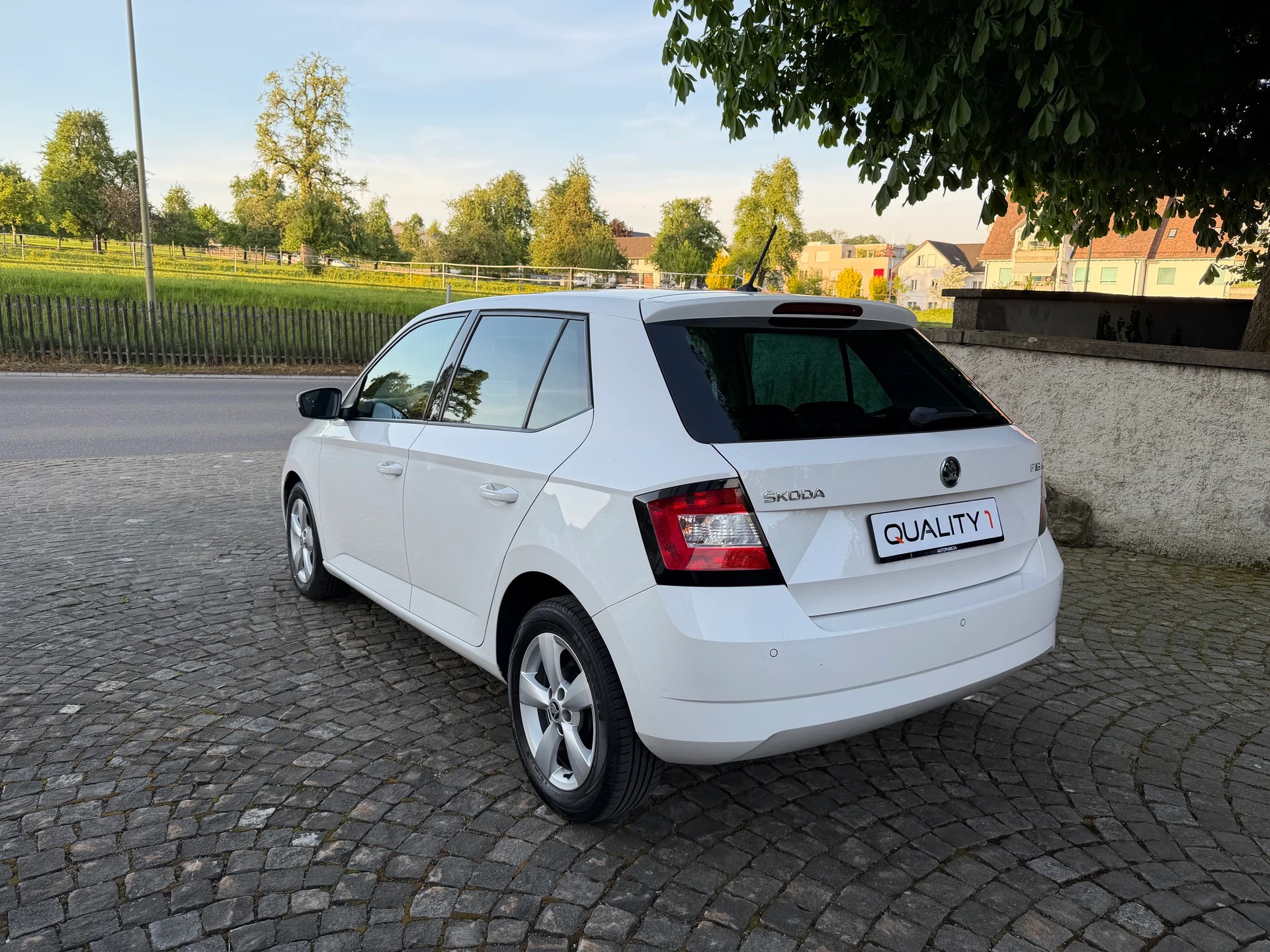 SKODA Fabia 1.0 Active / Ab MFK / Service gepflegt bei Skoda / 36 Monate Garantie exkl. / 8 Fach / Klima / DAB-image-7