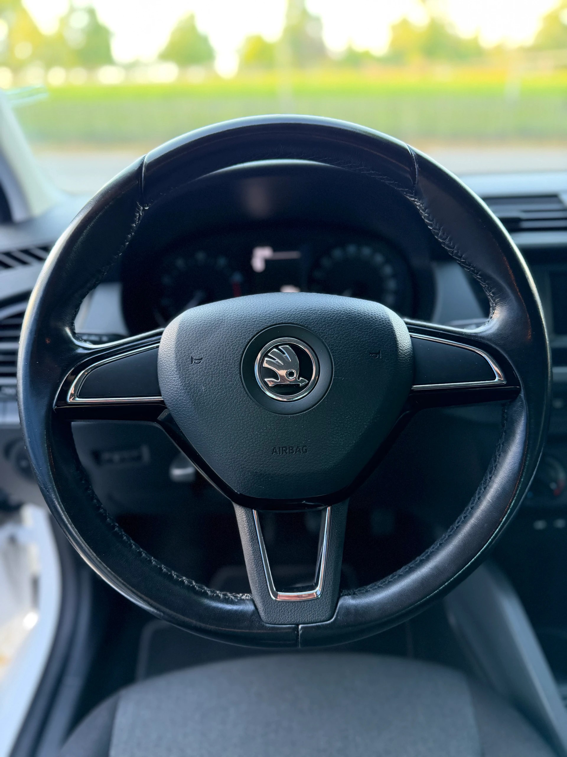 SKODA Fabia 1.0 Active / Ab MFK / Service gepflegt bei Skoda / 36 Monate Garantie exkl. / 8 Fach / Klima / DAB-image-14