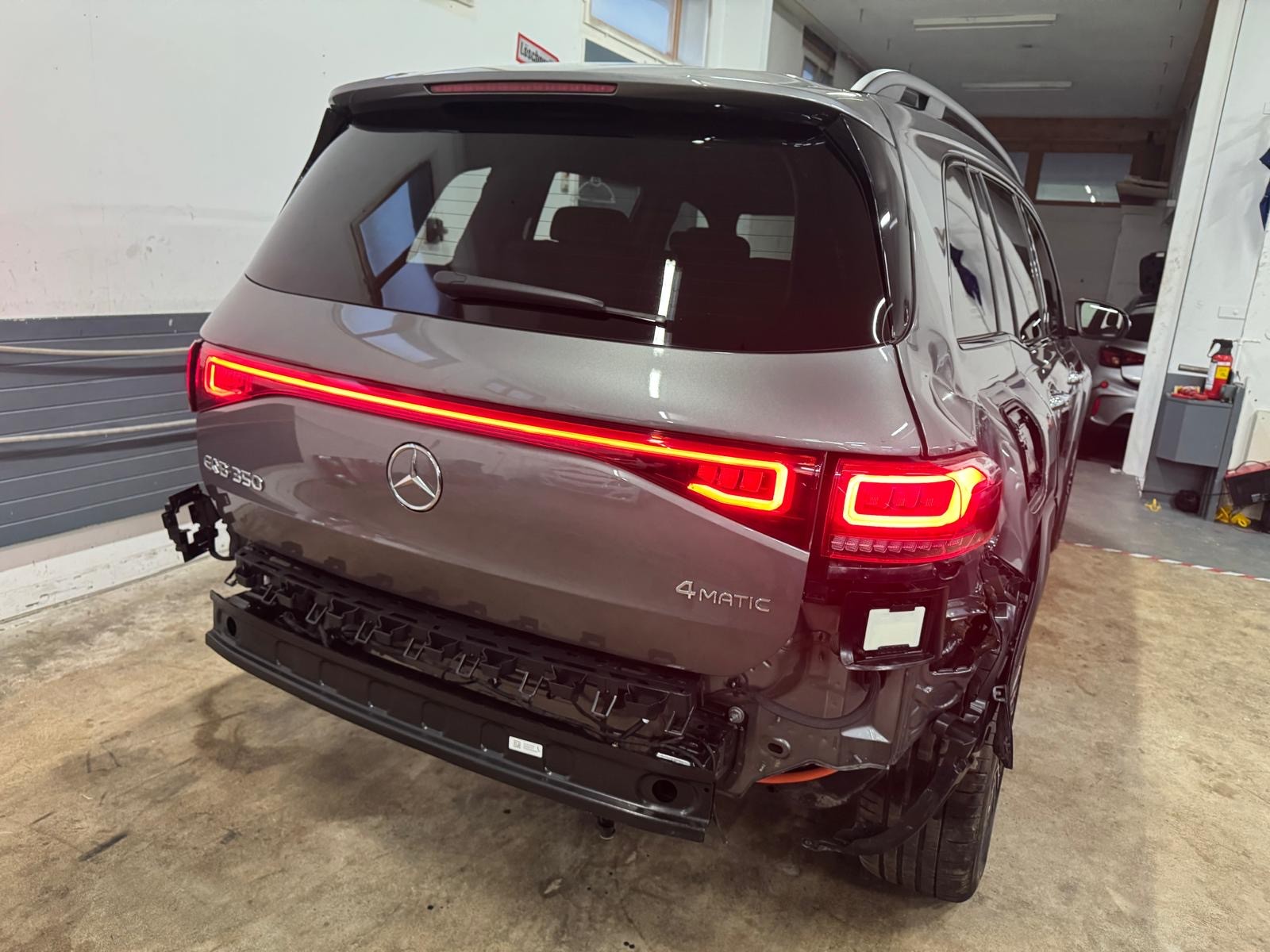 MERCEDES-BENZ EQB 350 AMG Line 4Matic-image-2