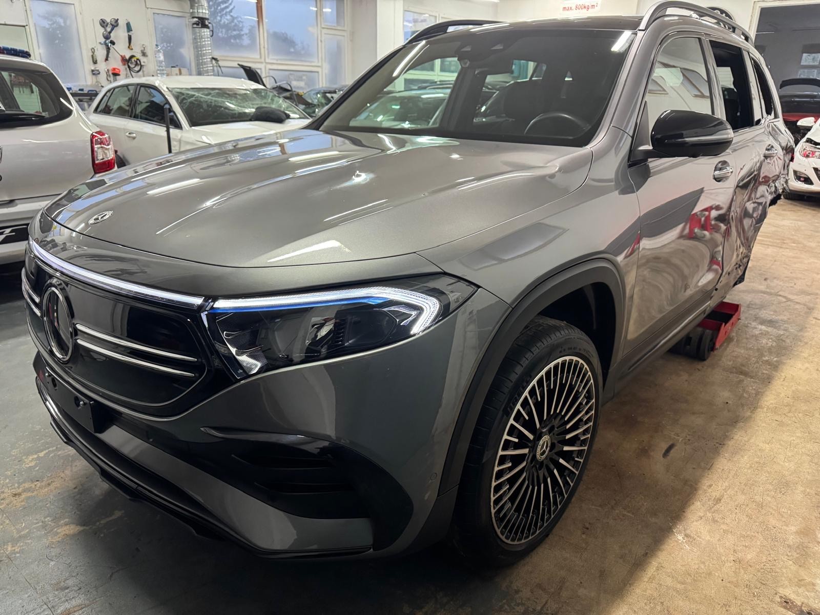 MERCEDES-BENZ EQB 350 AMG Line 4Matic-image-5