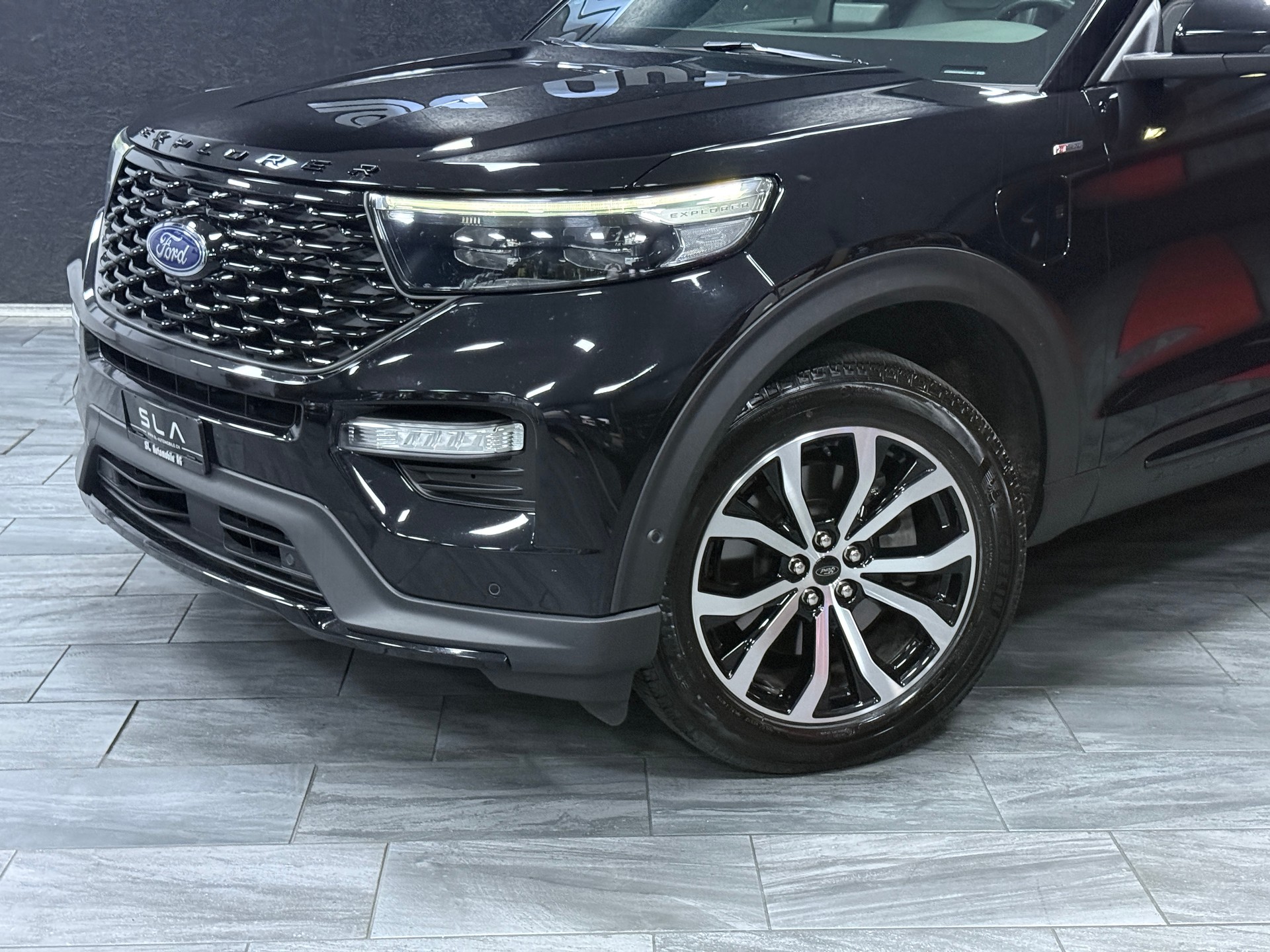 FORD Explorer 3.0 EcoB. Plug-in-Hybrid ST-Line 4WD Aut. / CH Fz 1 Hand / Vollausstattung / 7 Sitz-showroom-element-1
