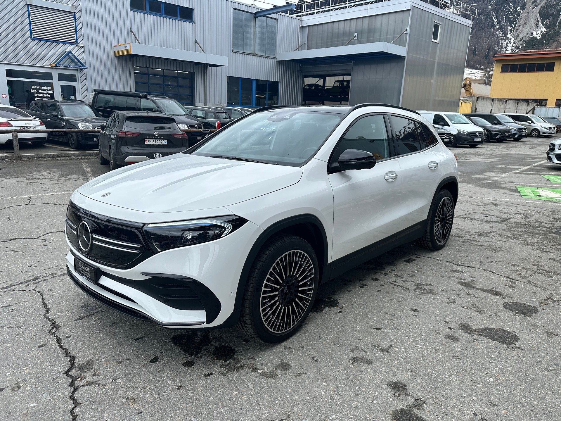 MERCEDES-BENZ EQA 350 Swiss Star AMG Line 4matic-image-5