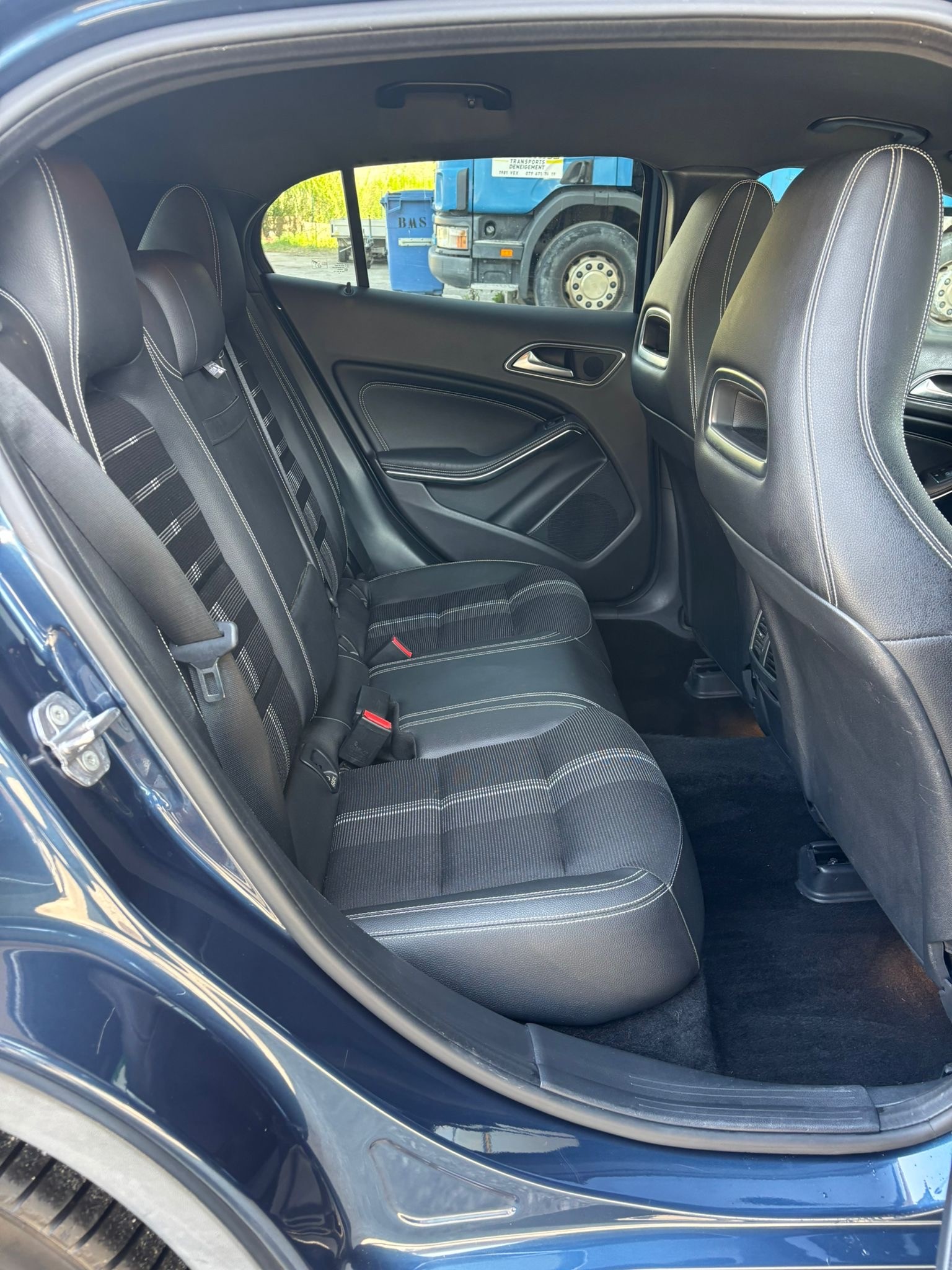 MERCEDES-BENZ GLA 200 Urban 7G-DCT-image-13