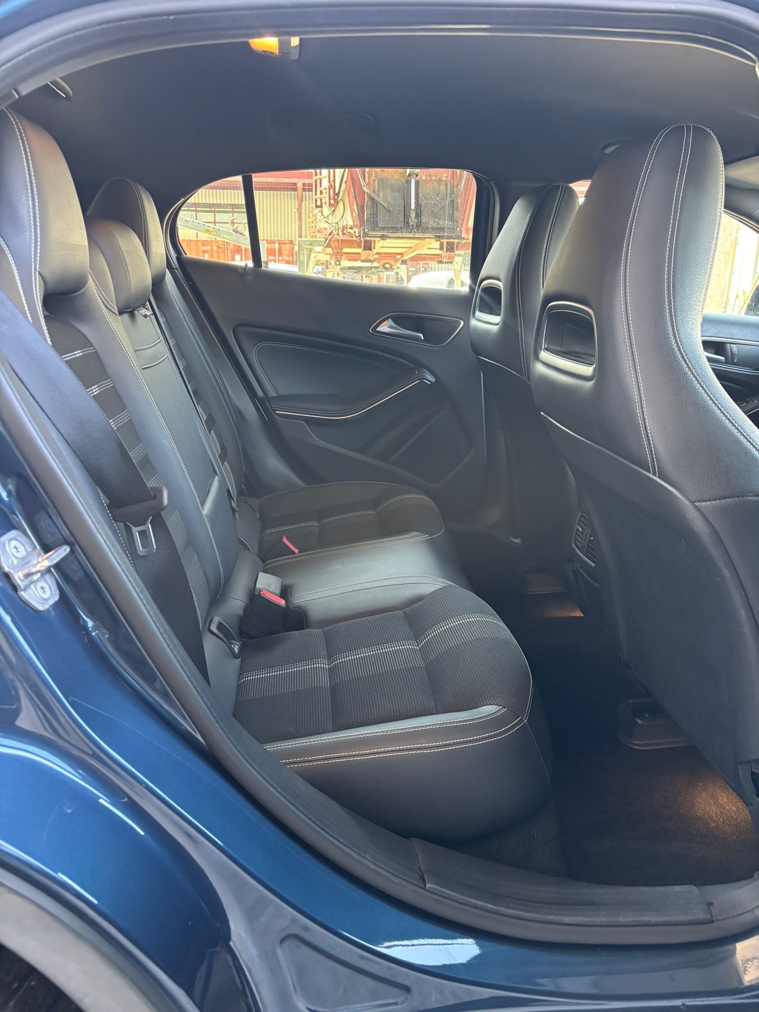 MERCEDES-BENZ GLA 200 Urban 7G-DCT-image-15