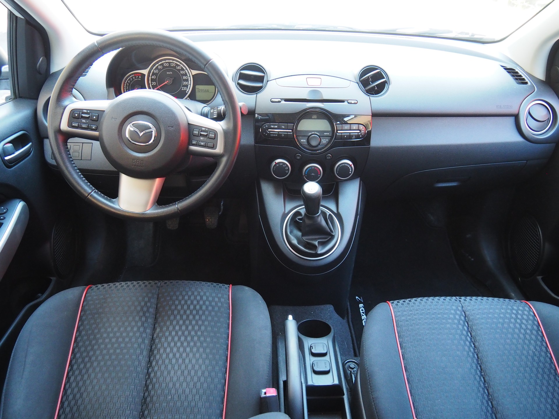 MAZDA 2 1.5i 16V Sport-image-10