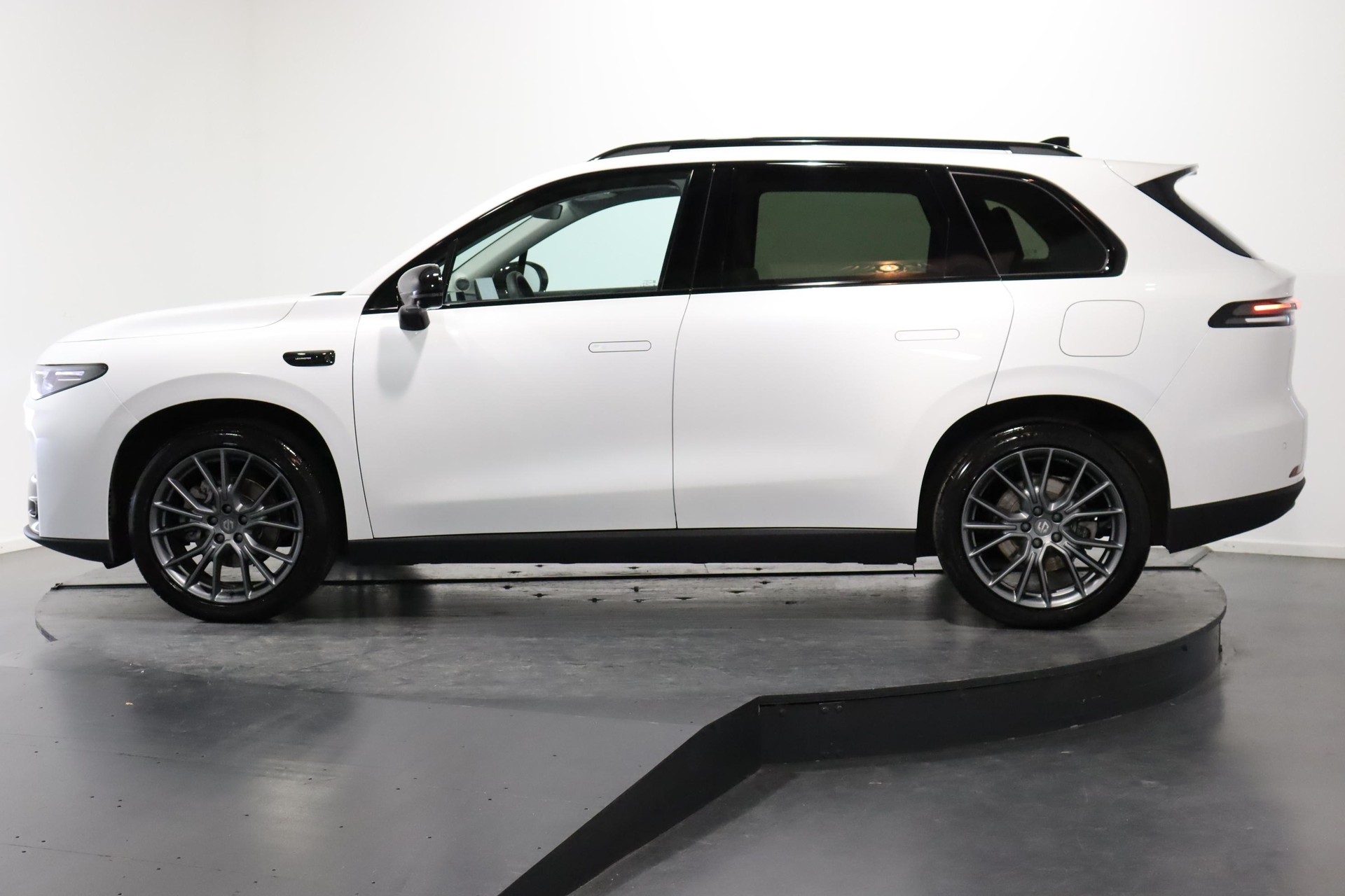 LEAPMOTOR C10 1.5 REEV Design-showroom-element-1