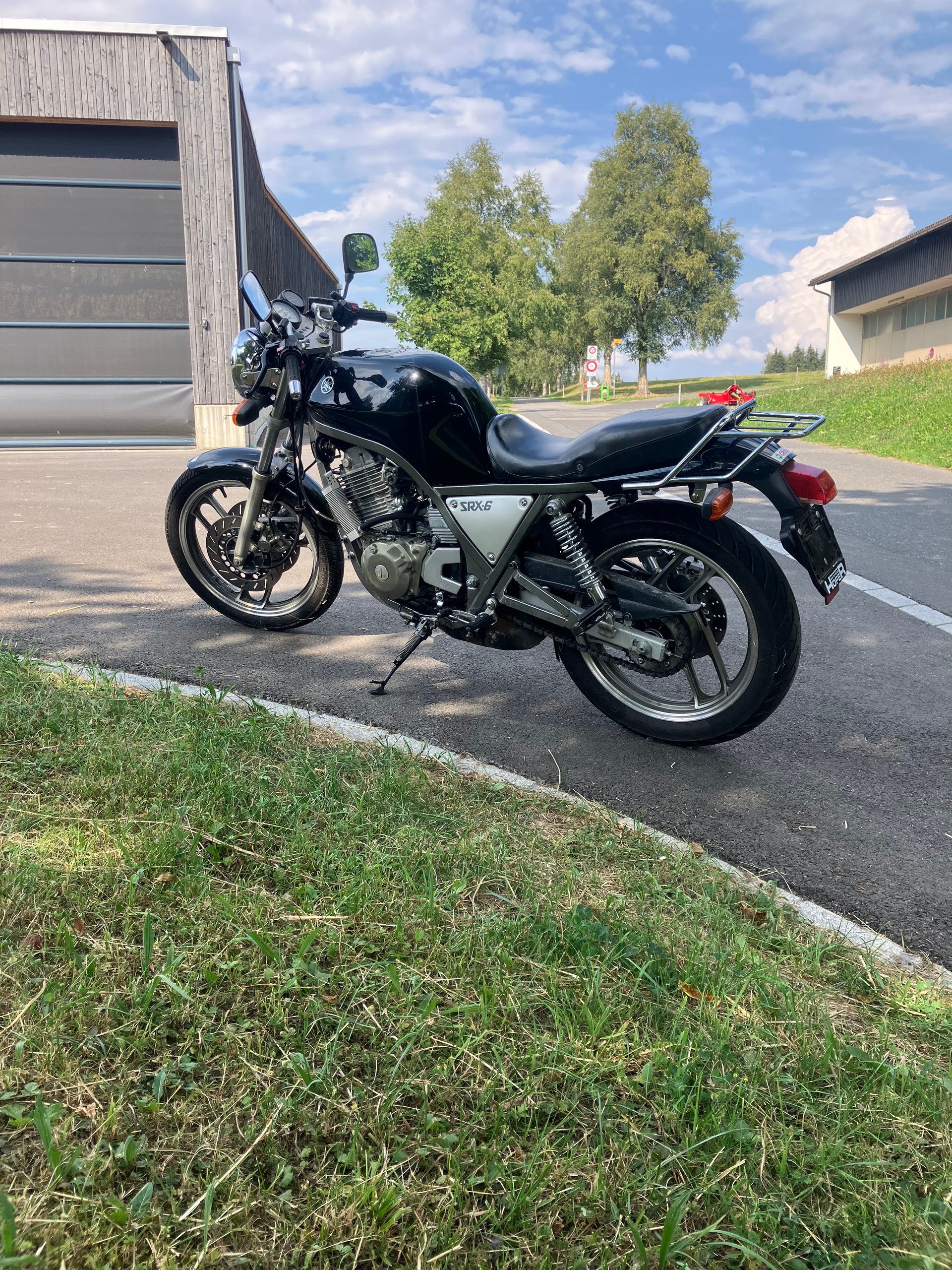 YAMAHA SR X 600-image-5