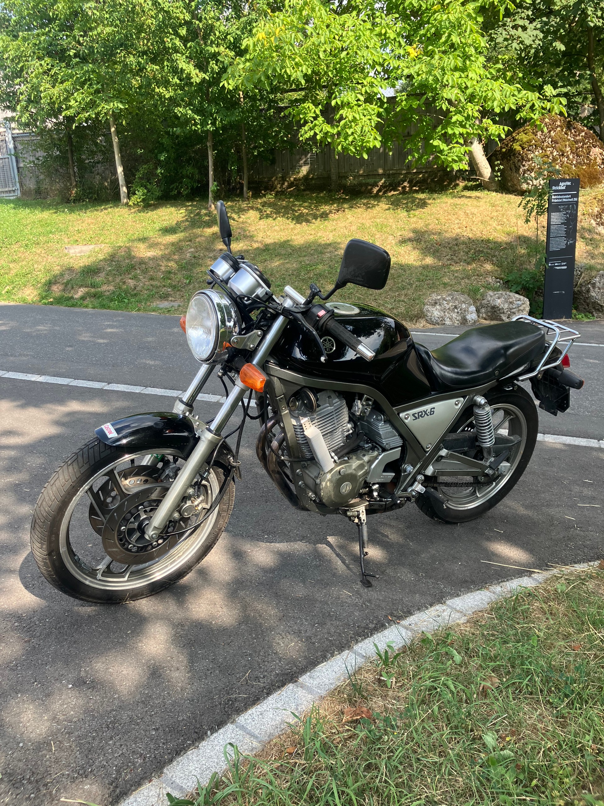 YAMAHA SR X 600-image-1