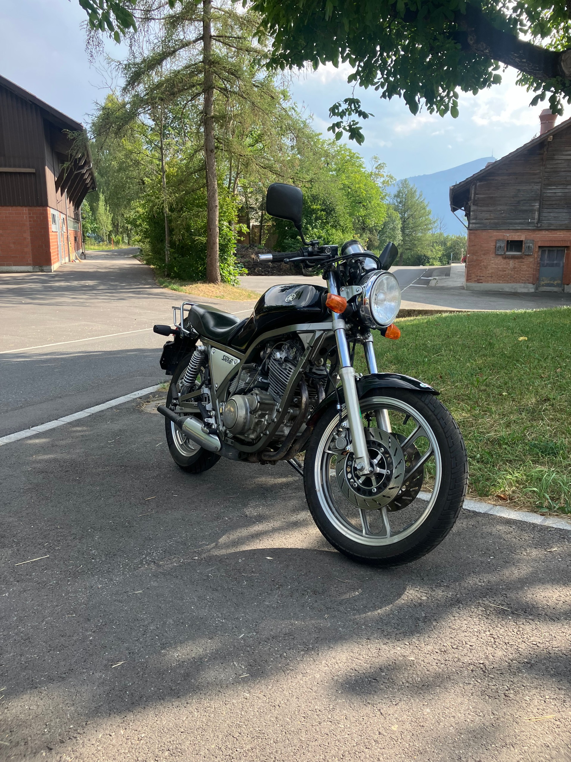 YAMAHA SR X 600-image-2
